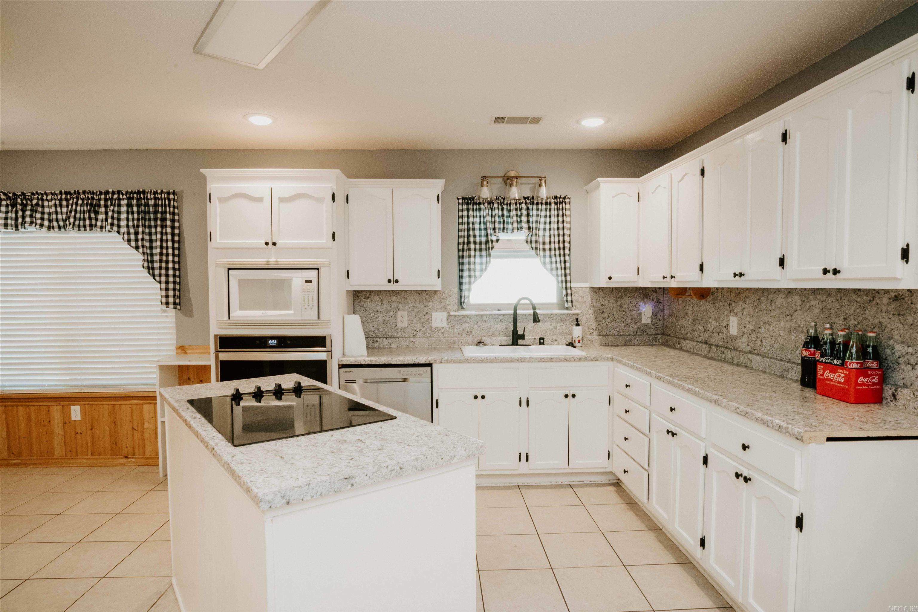 2406 REDWOOD Benton, AR 72015-2509
