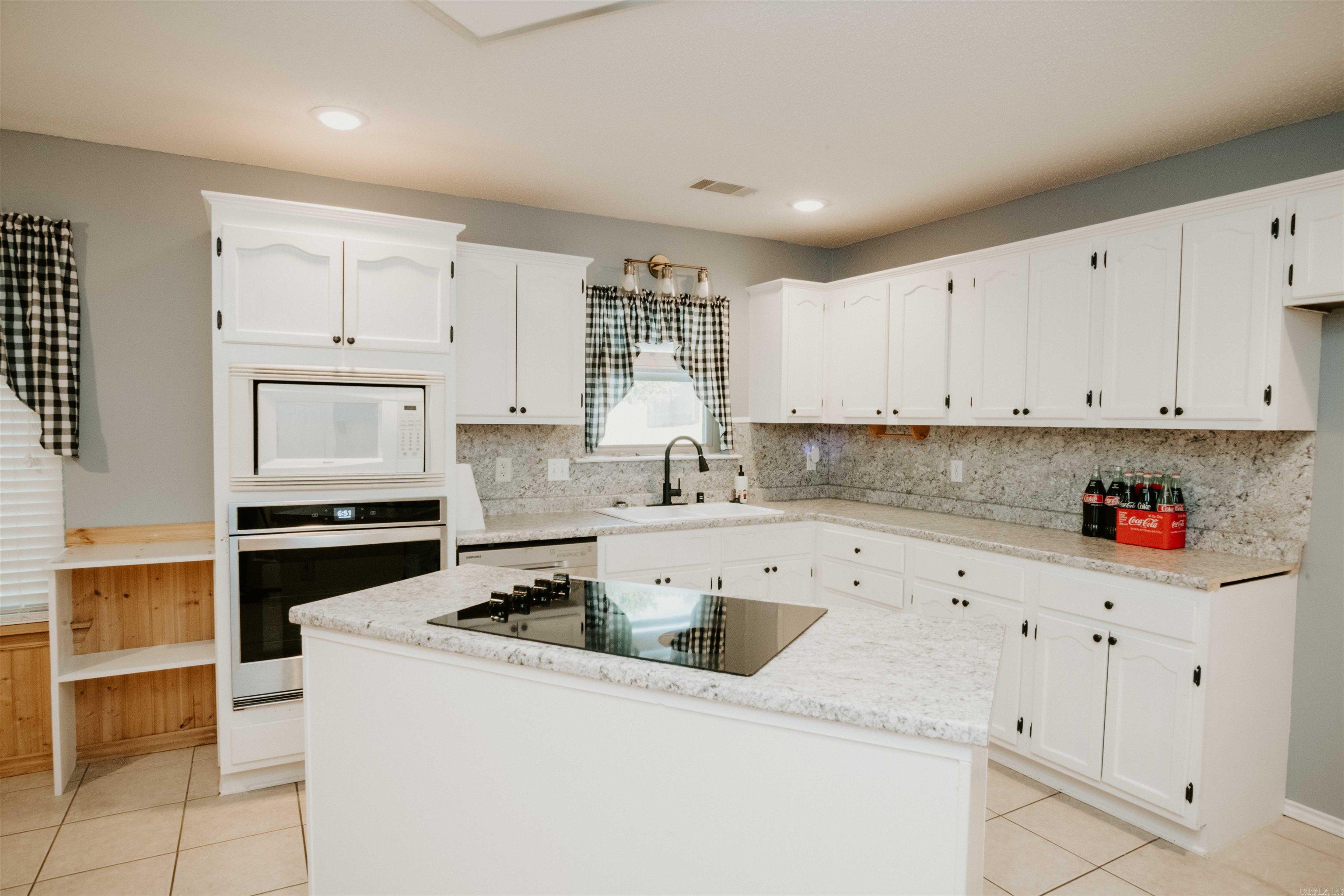 2406 REDWOOD Benton, AR 72015-2509