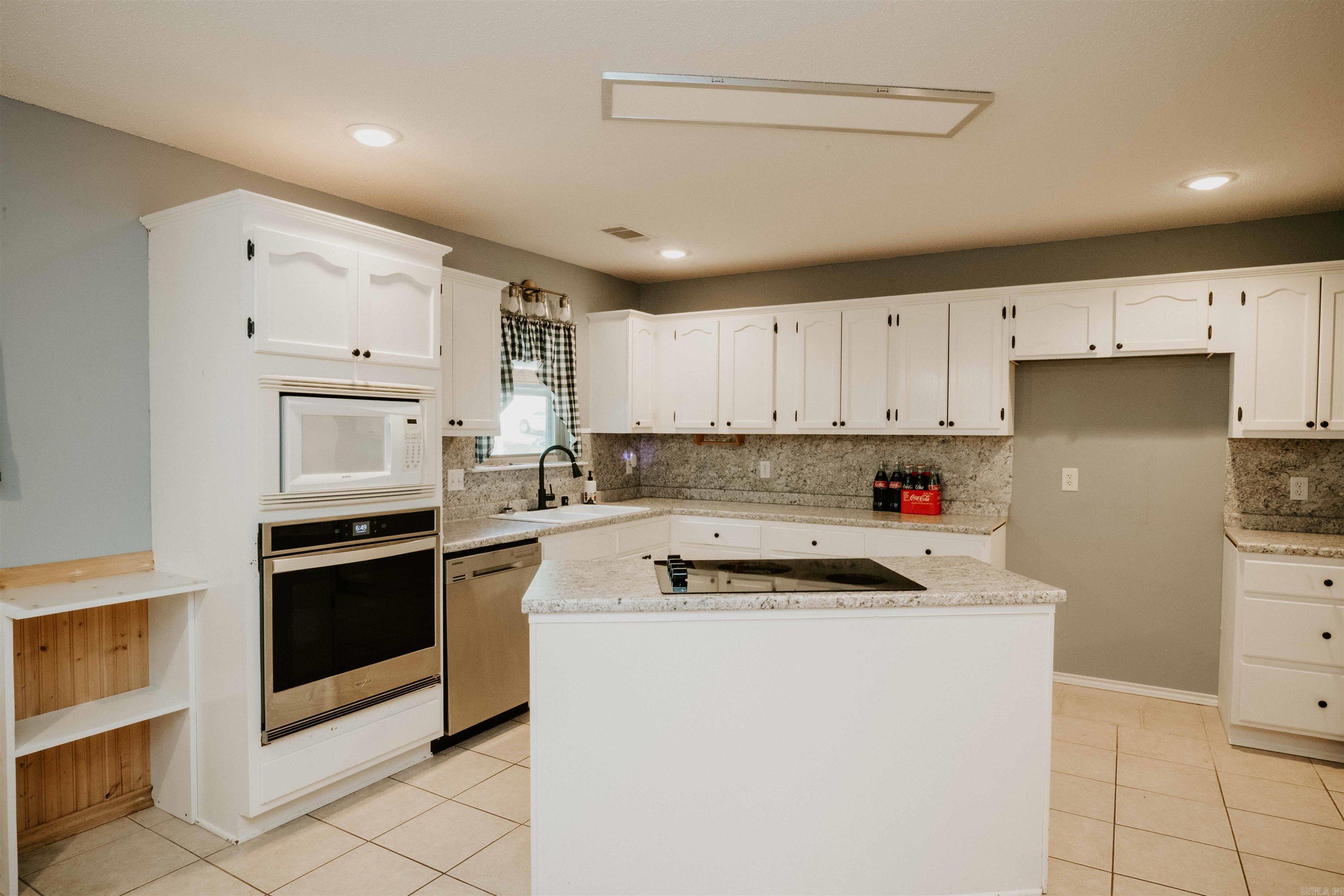 2406 REDWOOD Benton, AR 72015-2509
