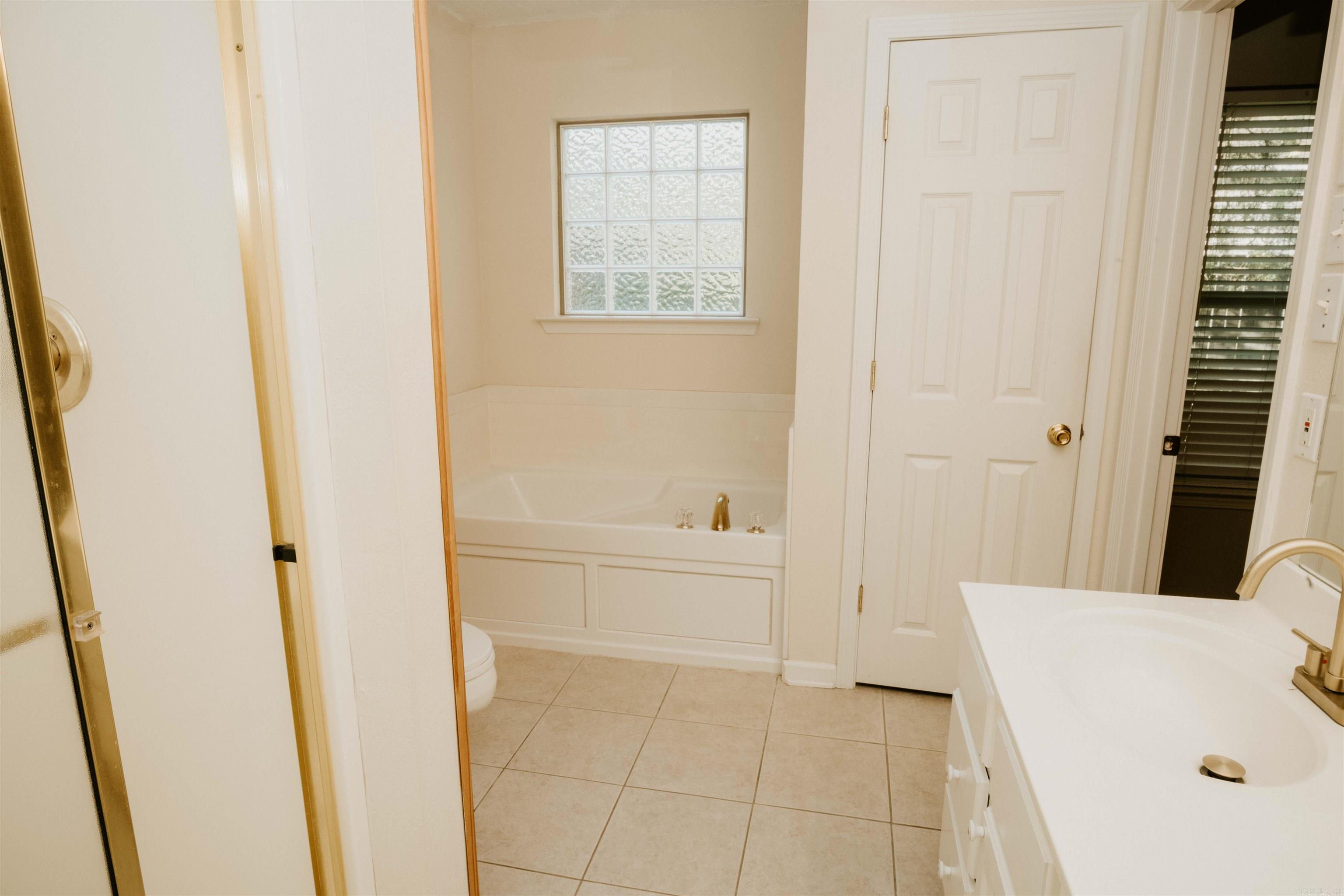 2406 REDWOOD Benton, AR 72015-2509