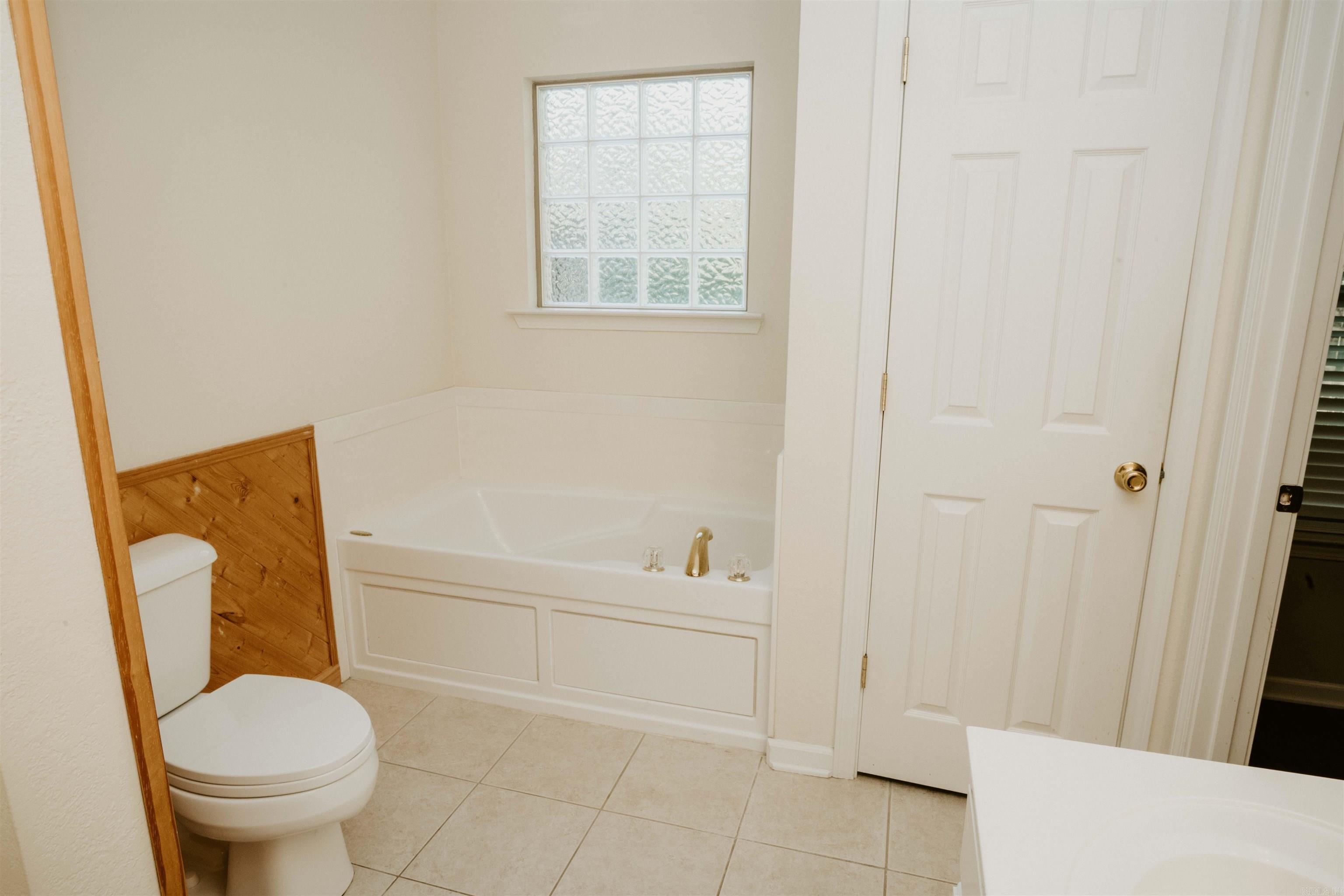 2406 REDWOOD Benton, AR 72015-2509