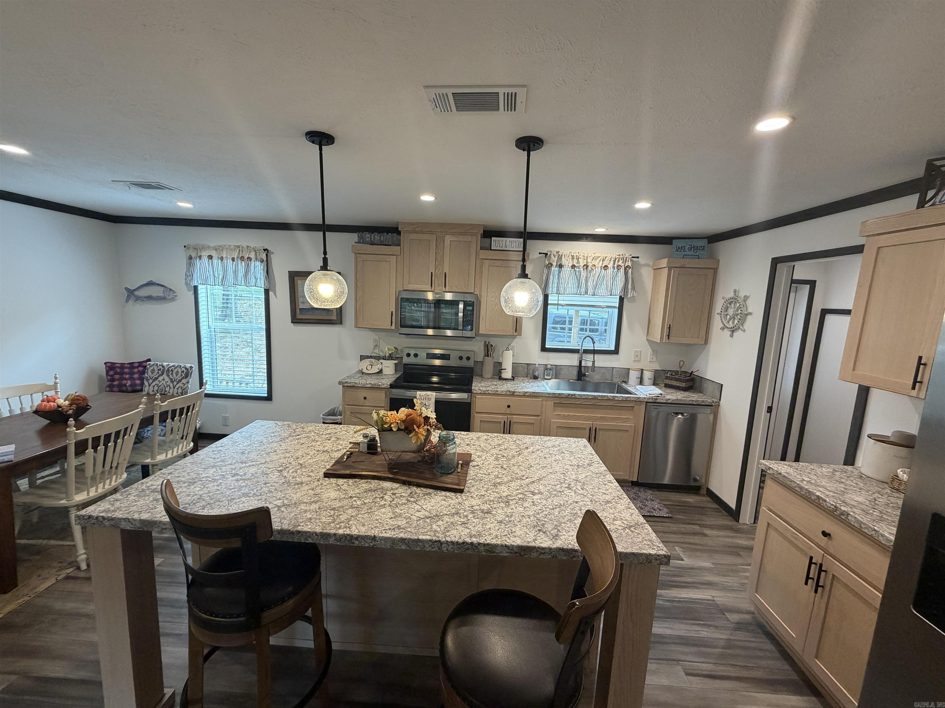 275 Narrows Dr. Greers Ferry, AR 72067