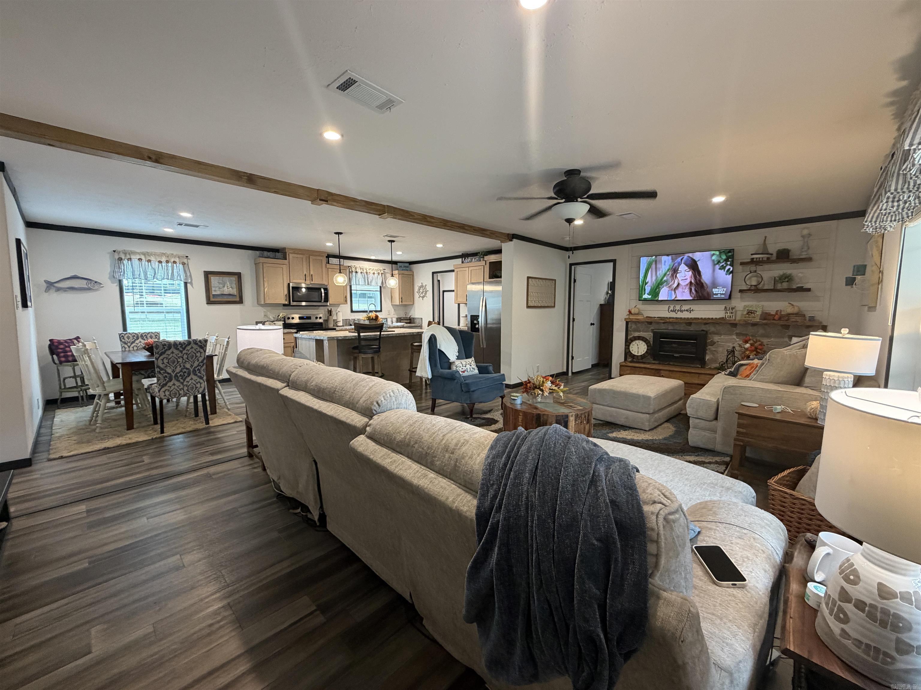 275 Narrows Dr. Greers Ferry, AR 72067