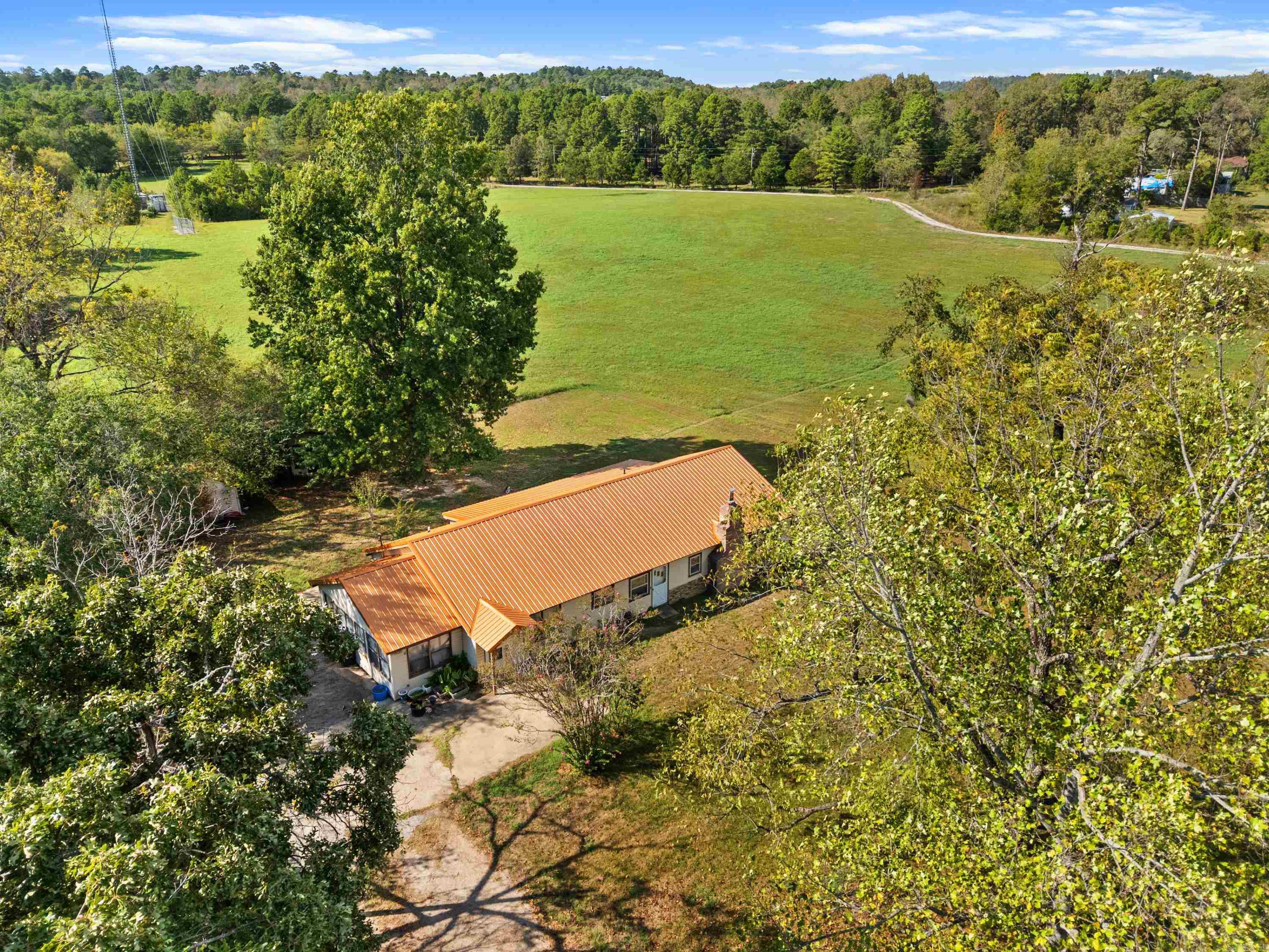 11235 Hwy 5 South Salesville, AR 72653