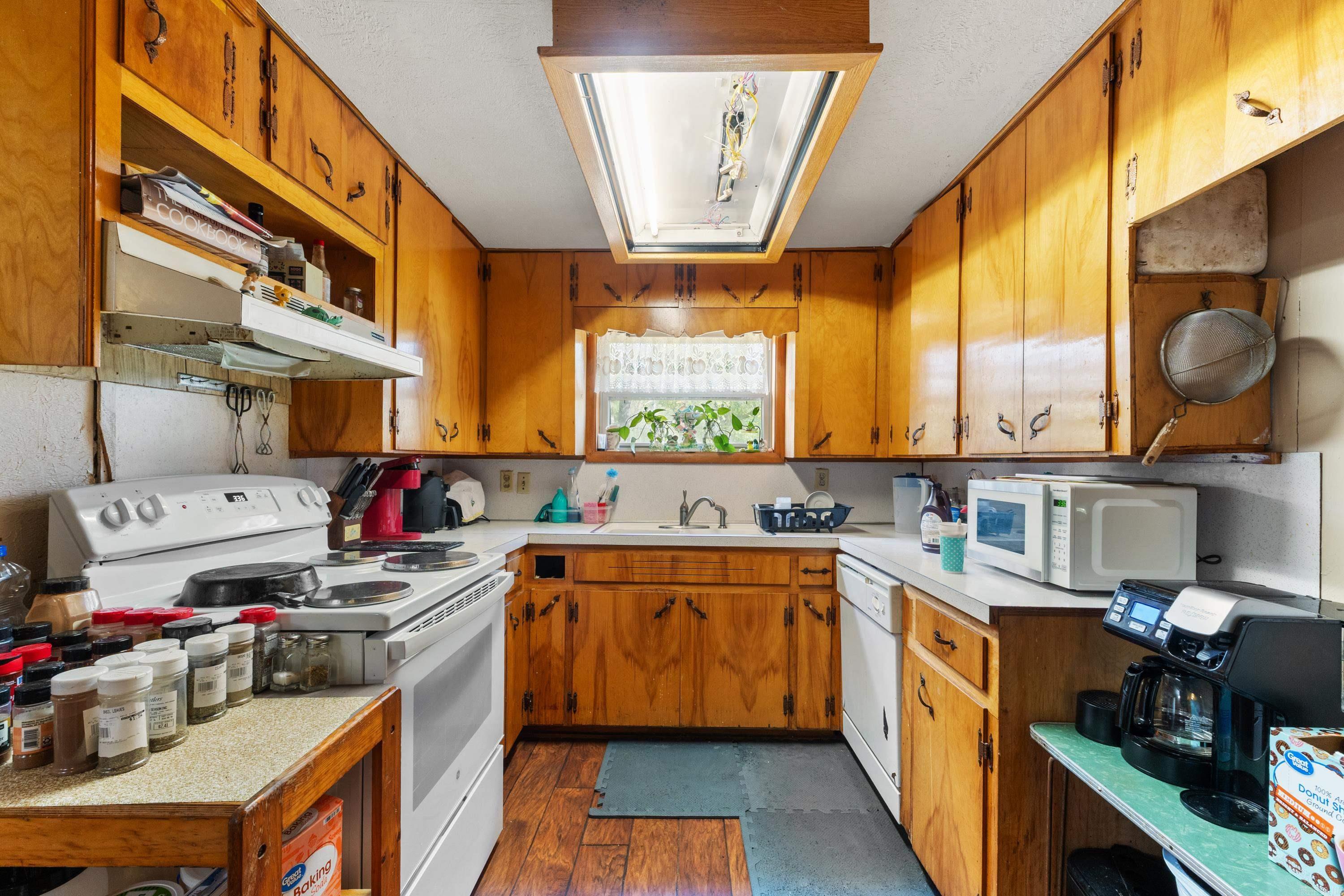 11235 Hwy 5 South Salesville, AR 72653