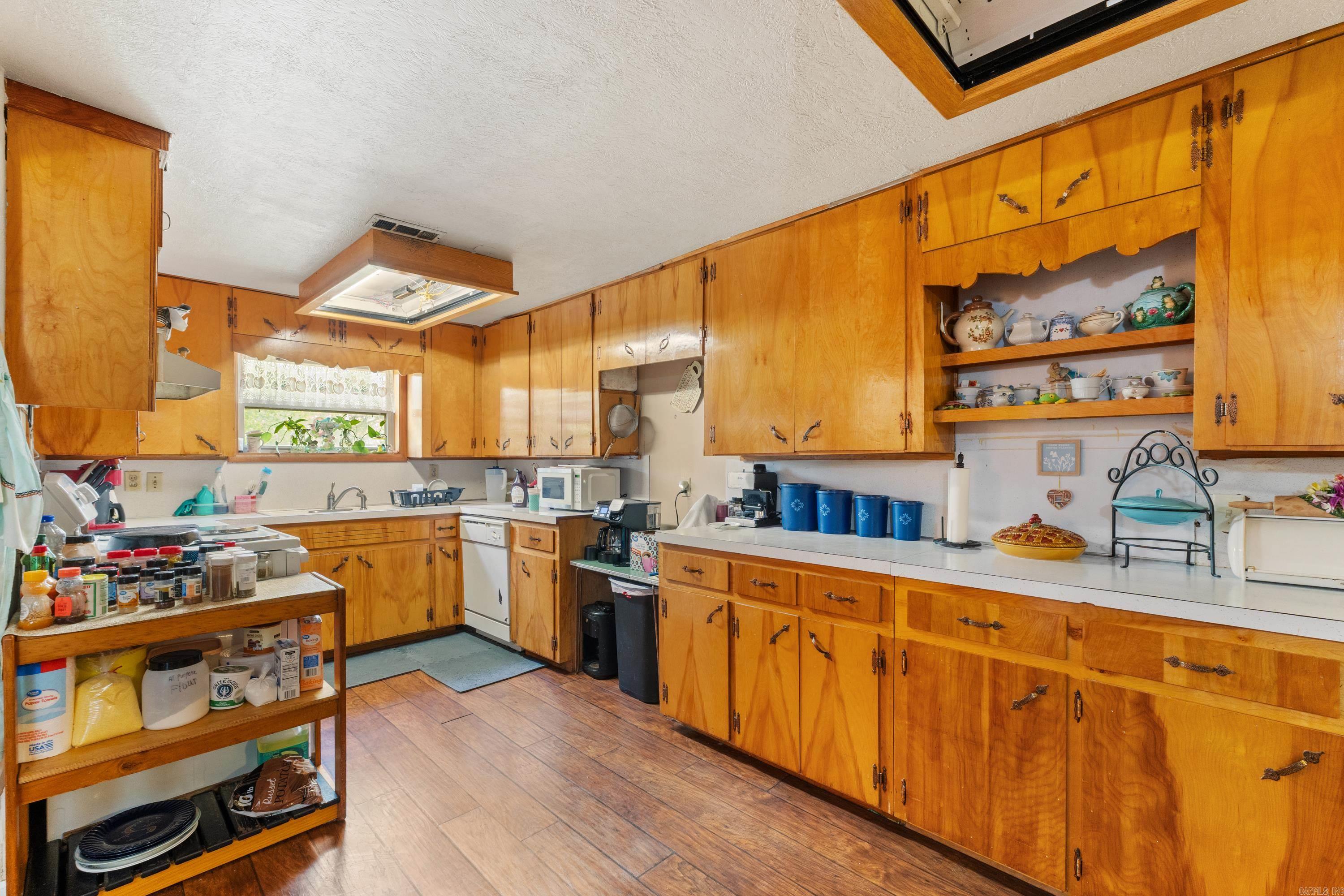 11235 Hwy 5 South Salesville, AR 72653