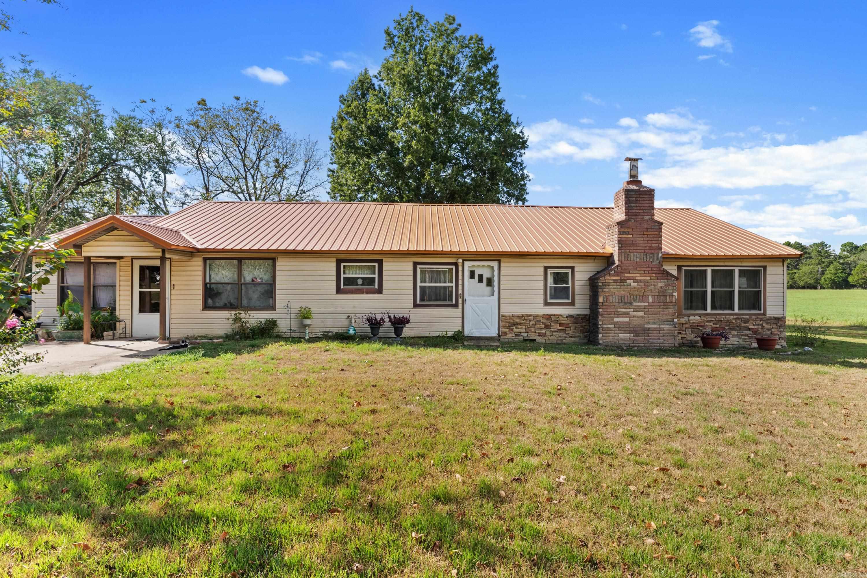 11235 Hwy 5 South Salesville, AR 72653
