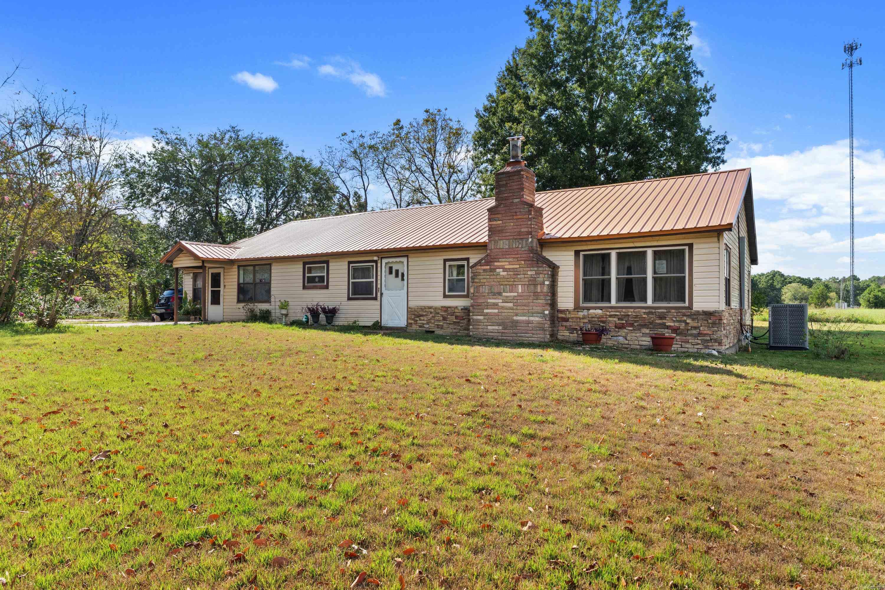 11235 Hwy 5 South Salesville, AR 72653
