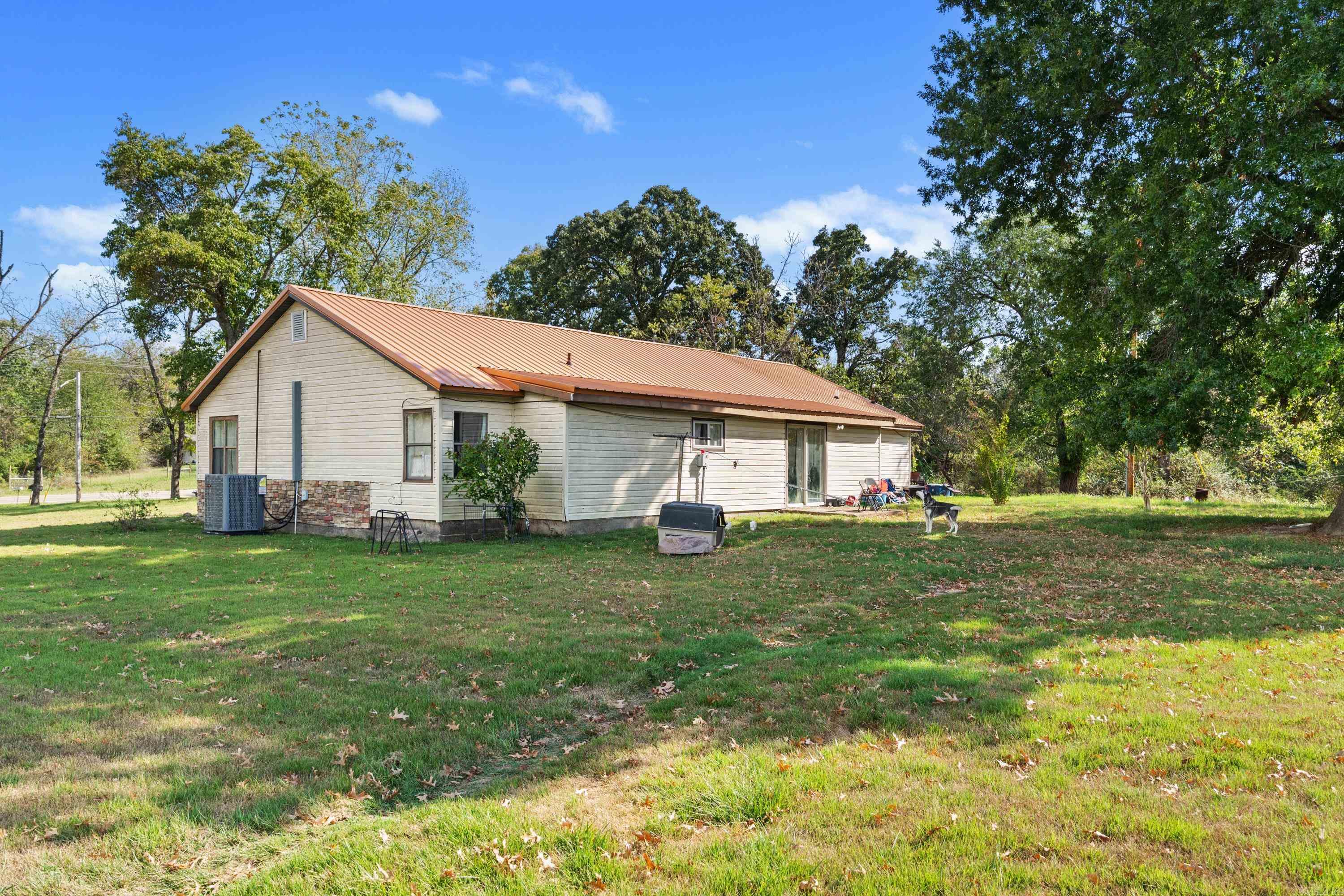 11235 Hwy 5 South Salesville, AR 72653