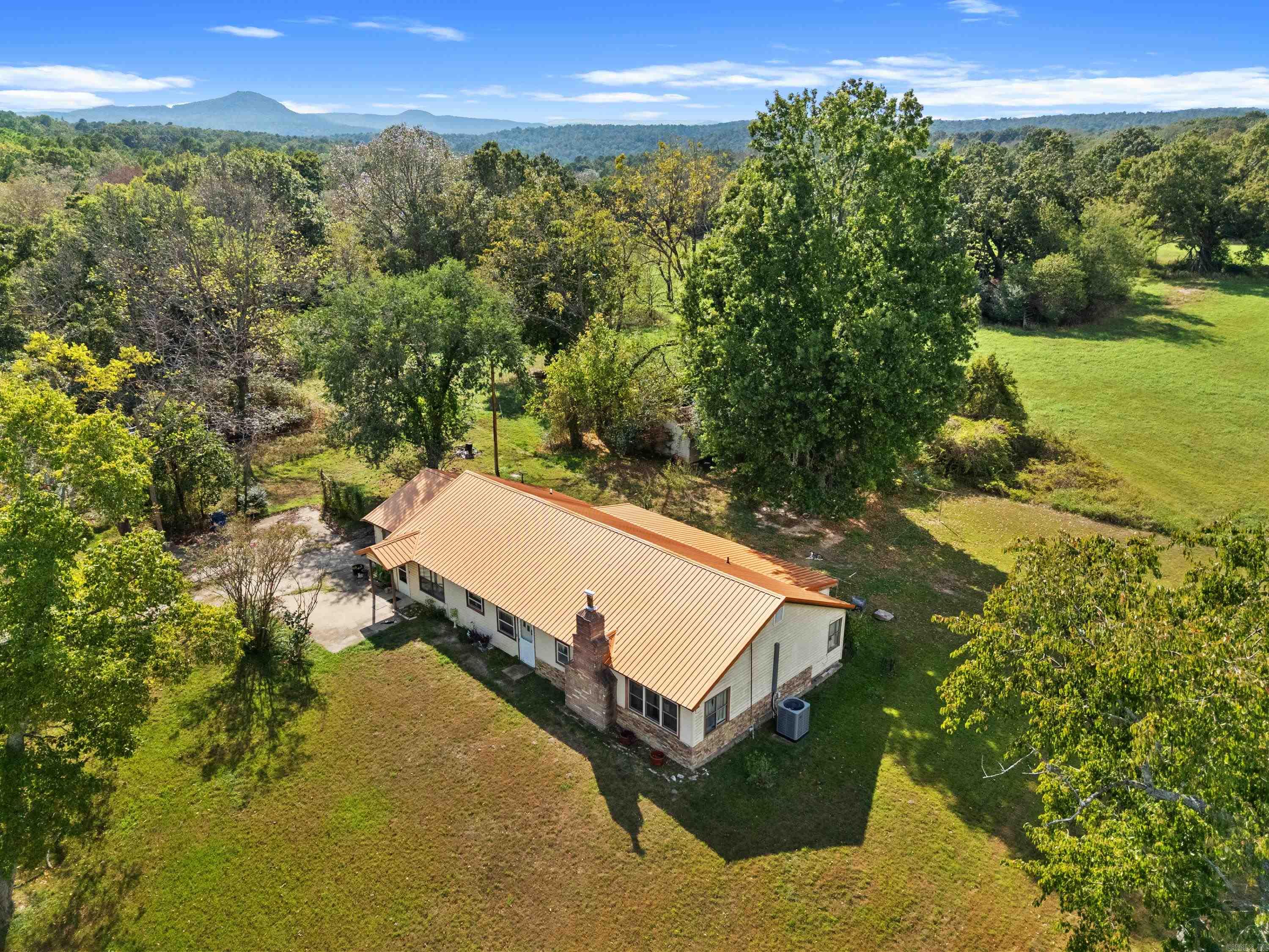 11235 Hwy 5 South Salesville, AR 72653