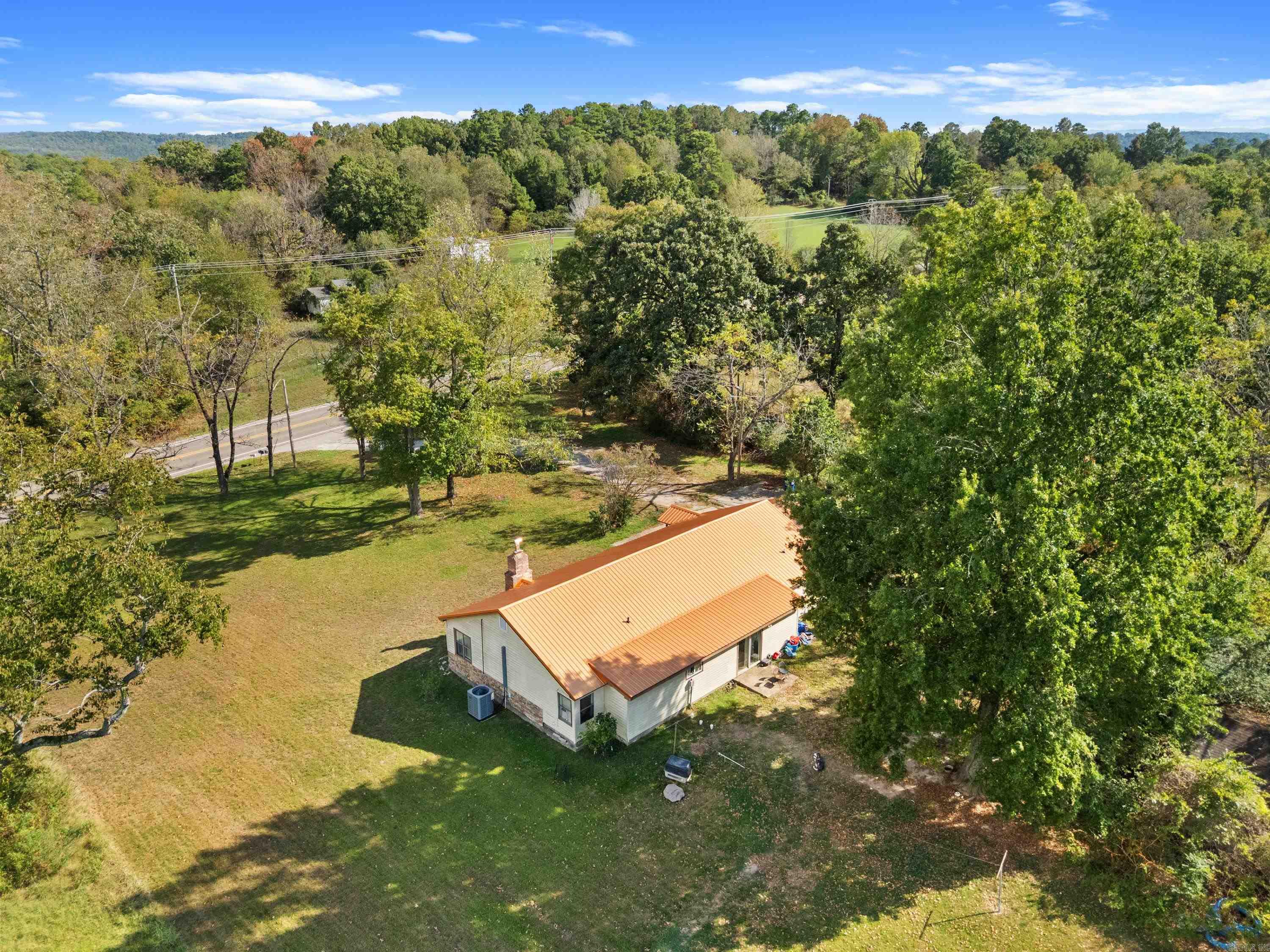 11235 Hwy 5 South Salesville, AR 72653