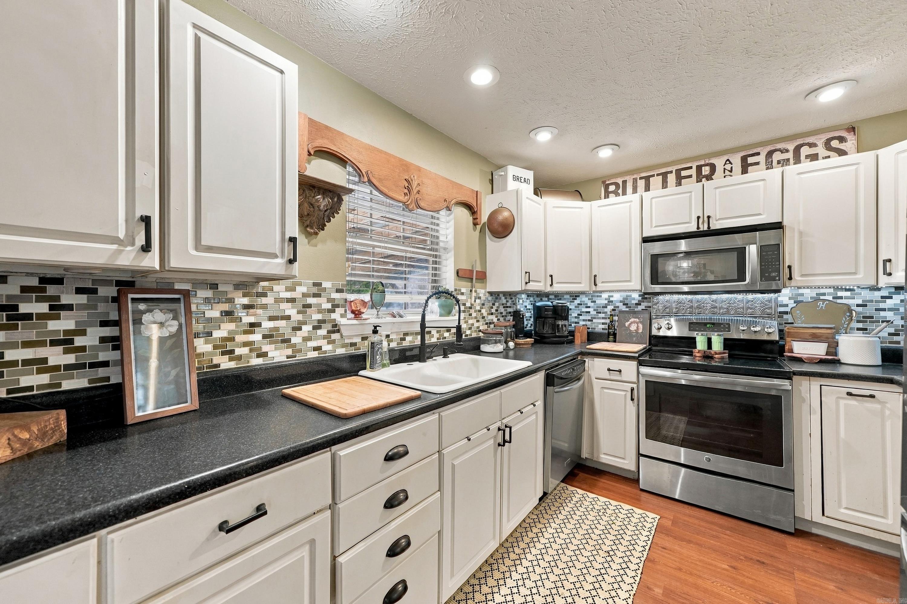 27 Pine Street Guy, AR 72061