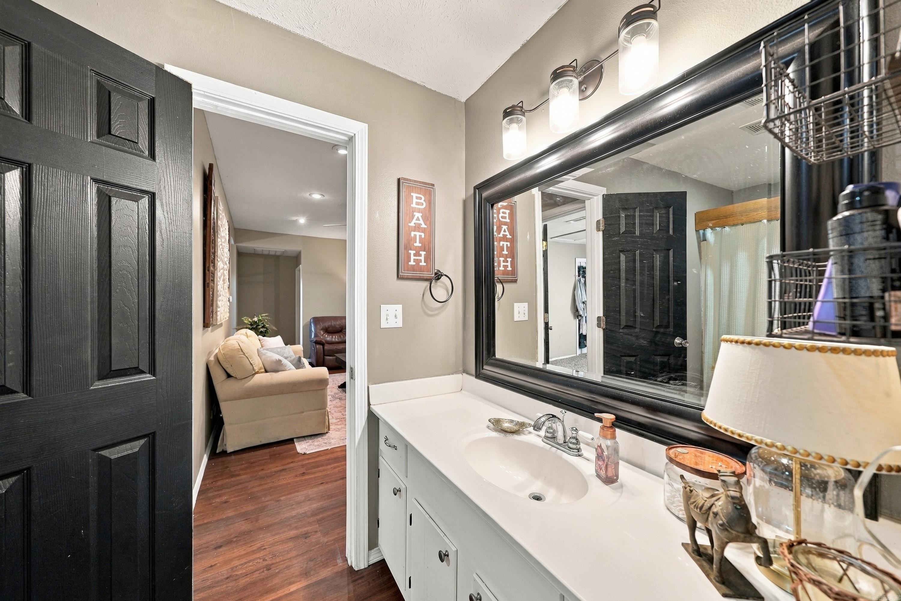 27 Pine Street Guy, AR 72061