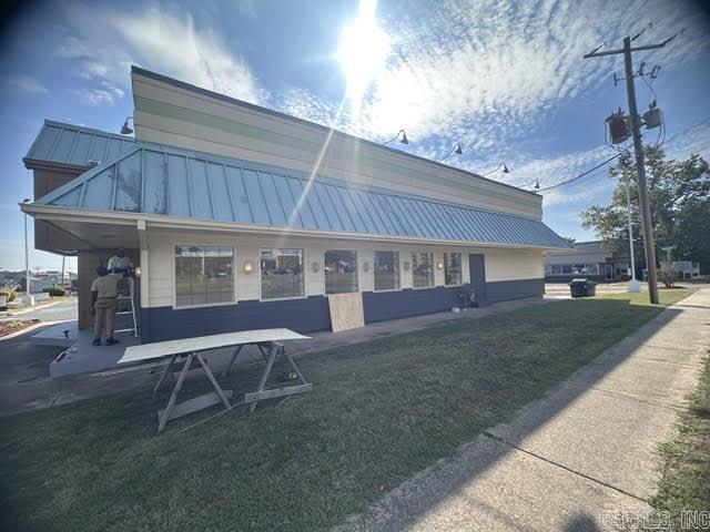 1109 W Main Street — photo 2
