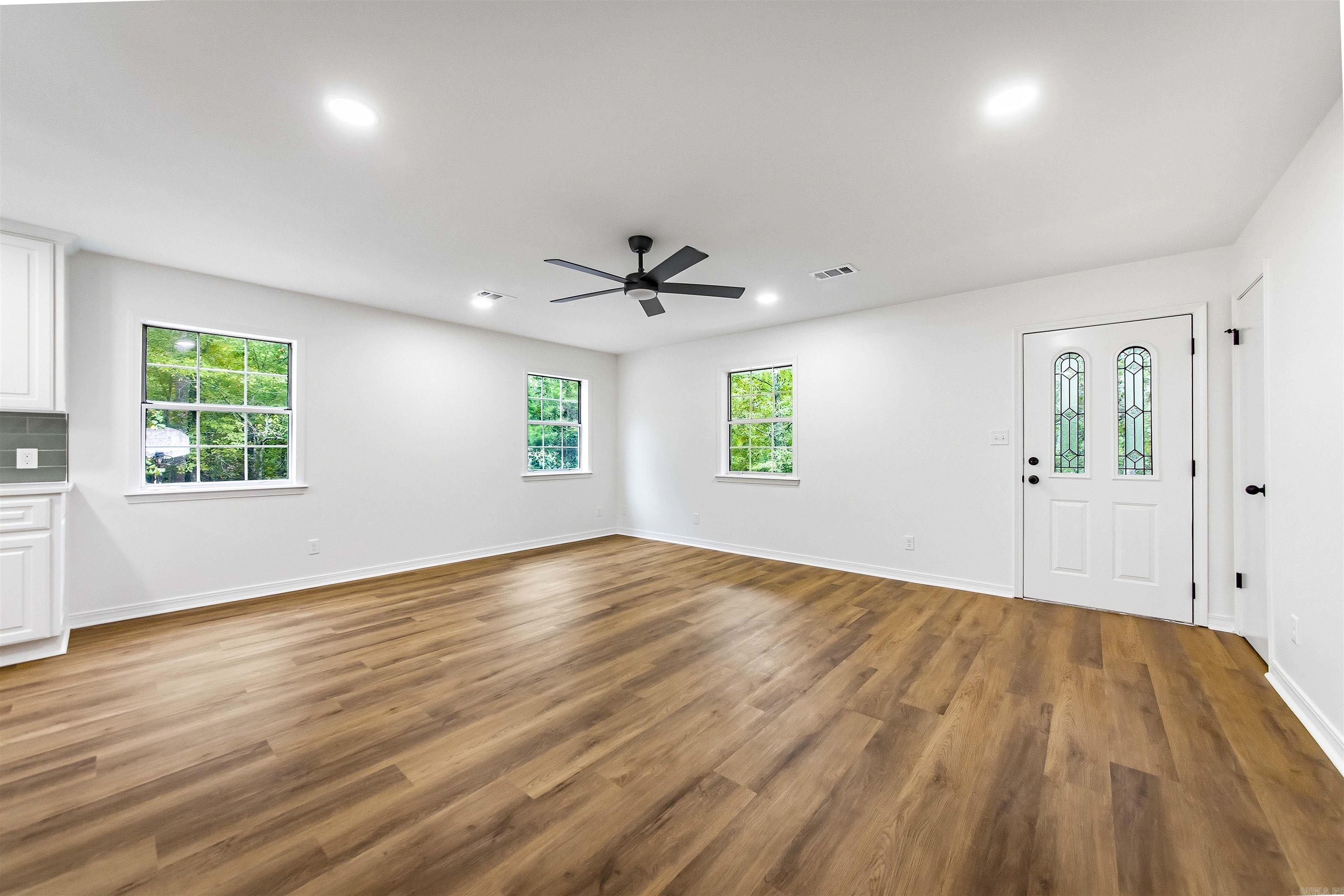 942 Spring Valley Road — photo 4