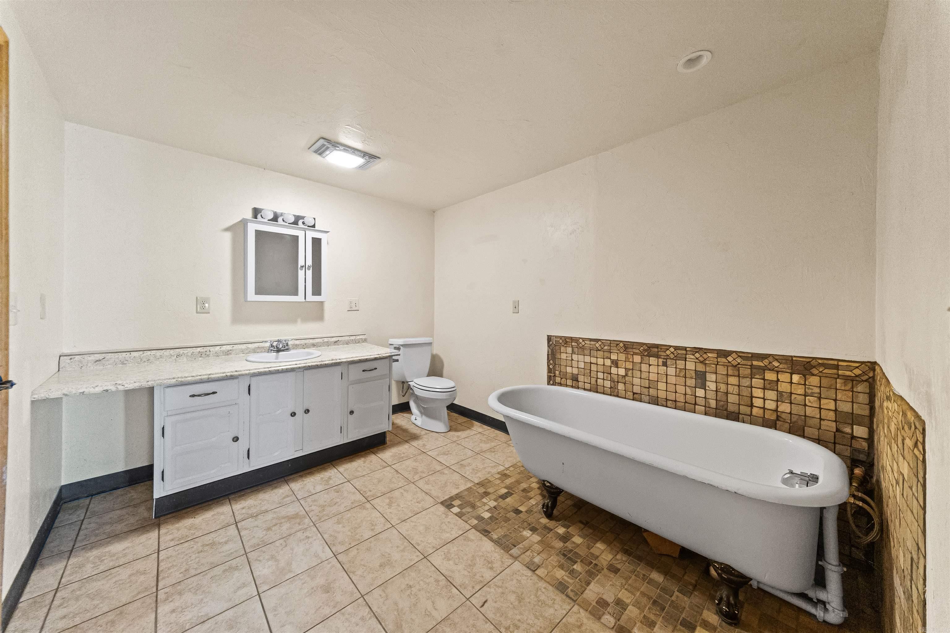 166 Eleven Oaks Hot Springs, AR 71909