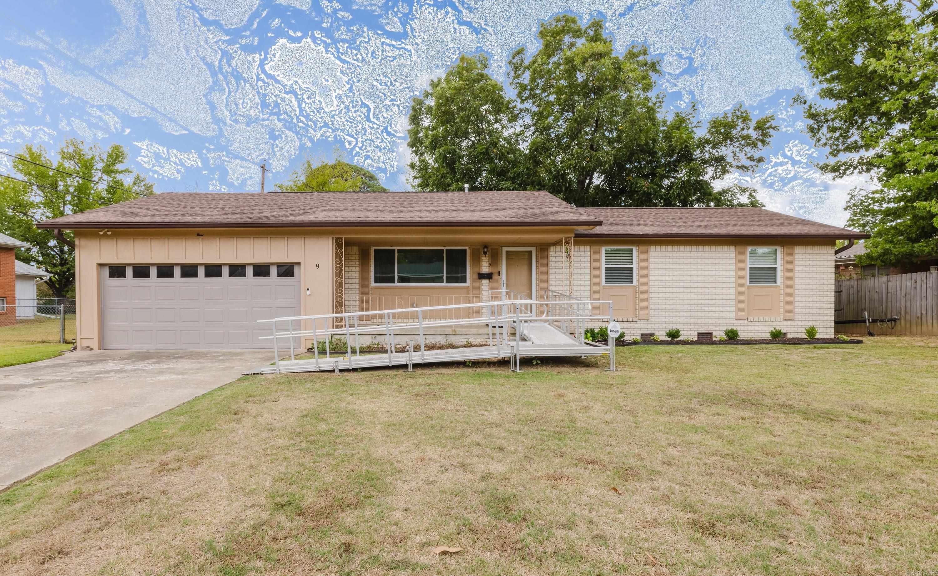 9 Brookhaven Drive — exterior