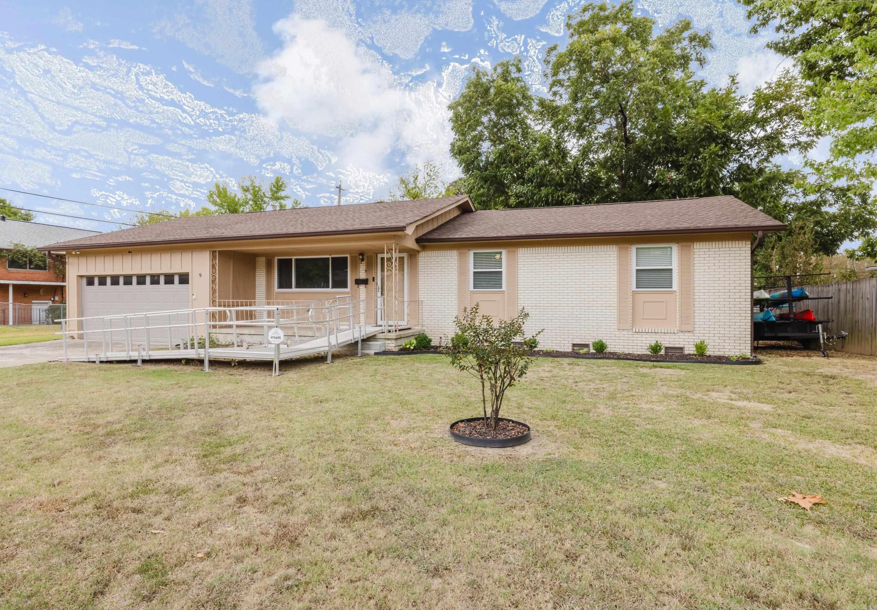 9 Brookhaven Drive — photo 2
