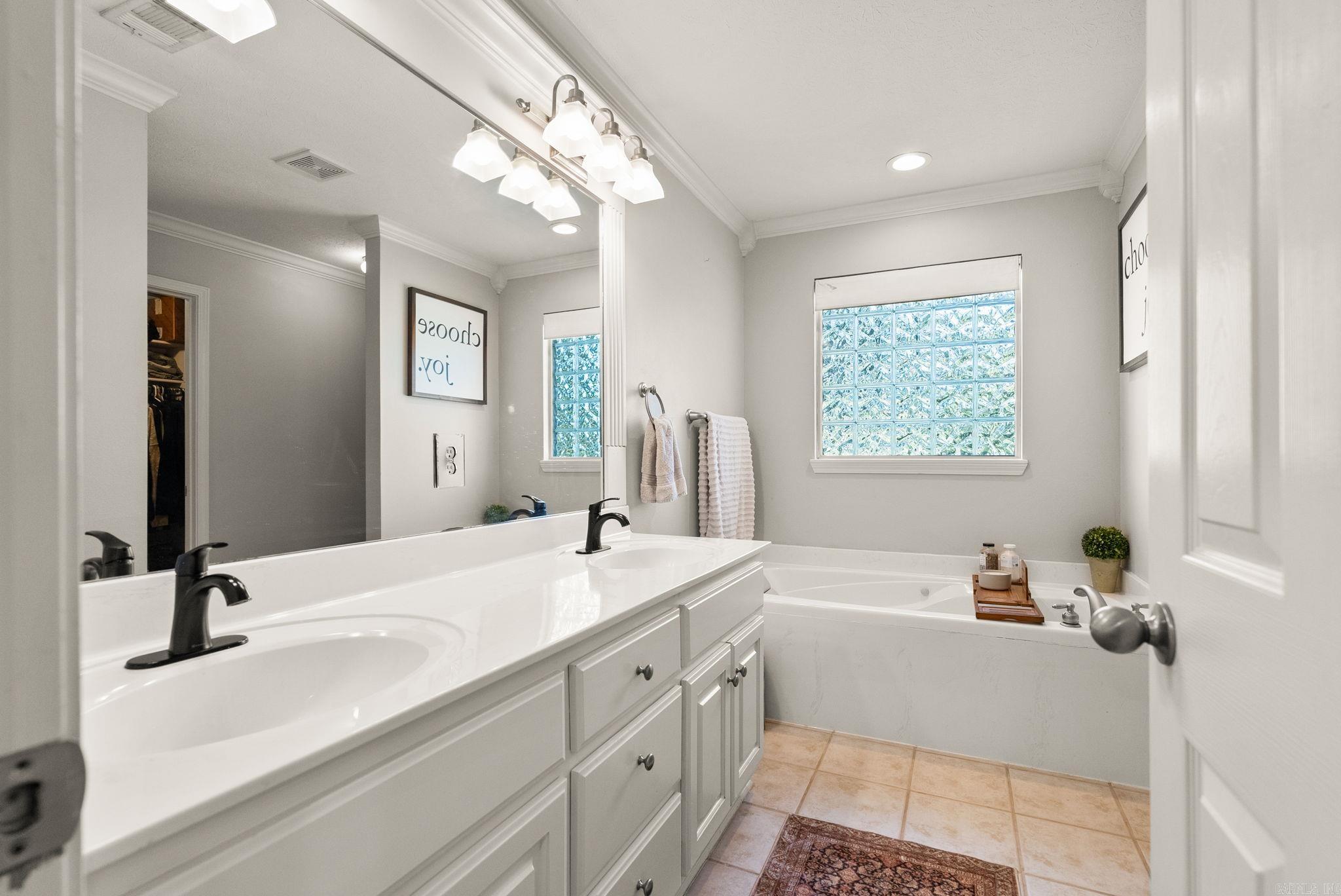 136 Ridgeland Dr Maumelle, AR 72113