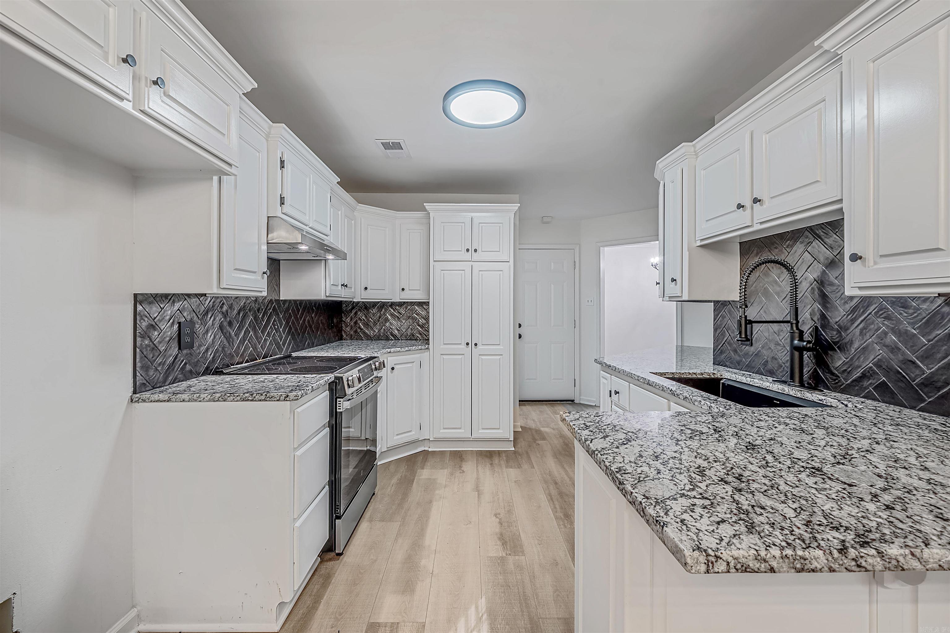 2719 Creekside Dr Little Rock, AR 72211