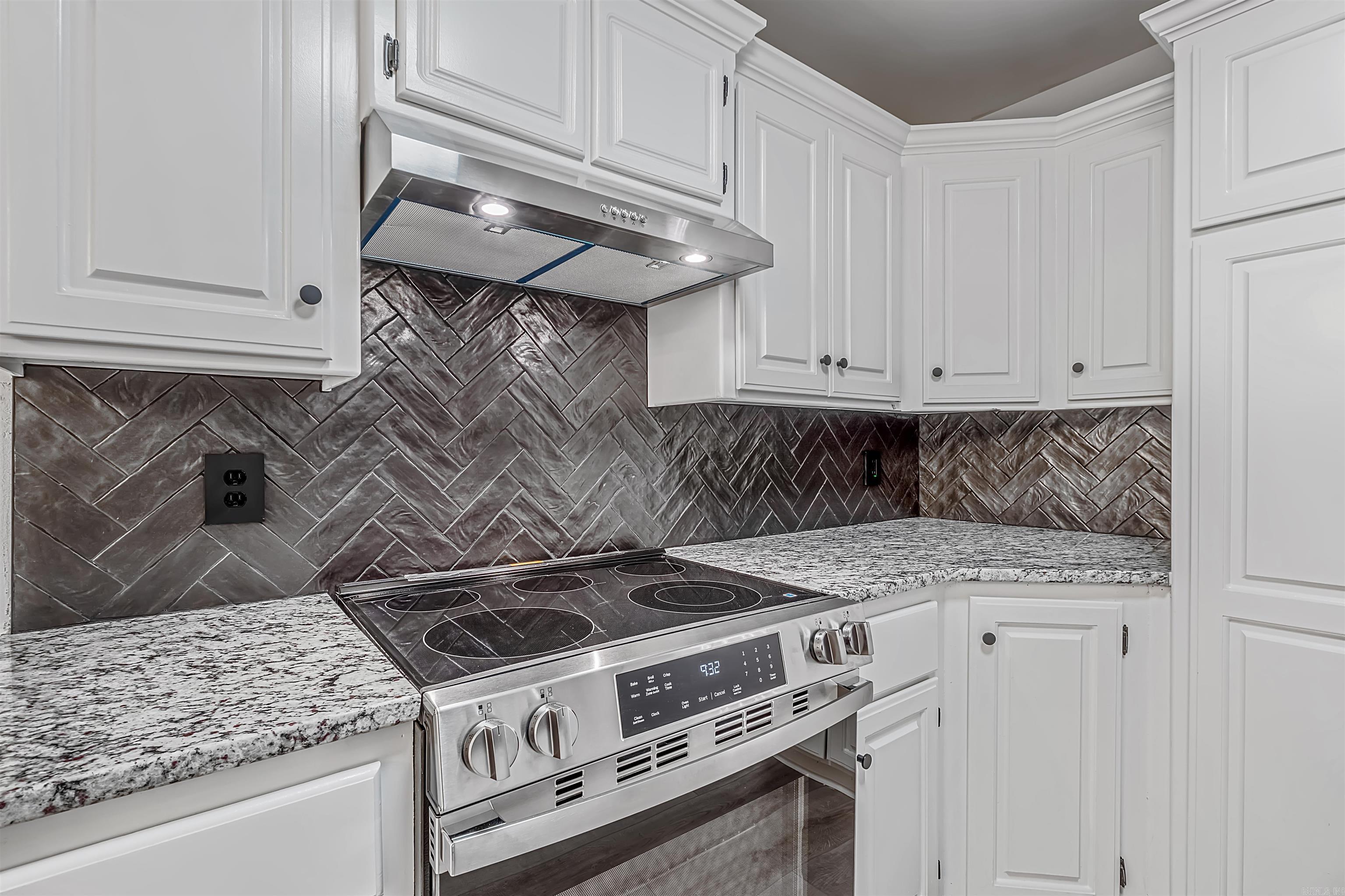 2719 Creekside Dr Little Rock, AR 72211