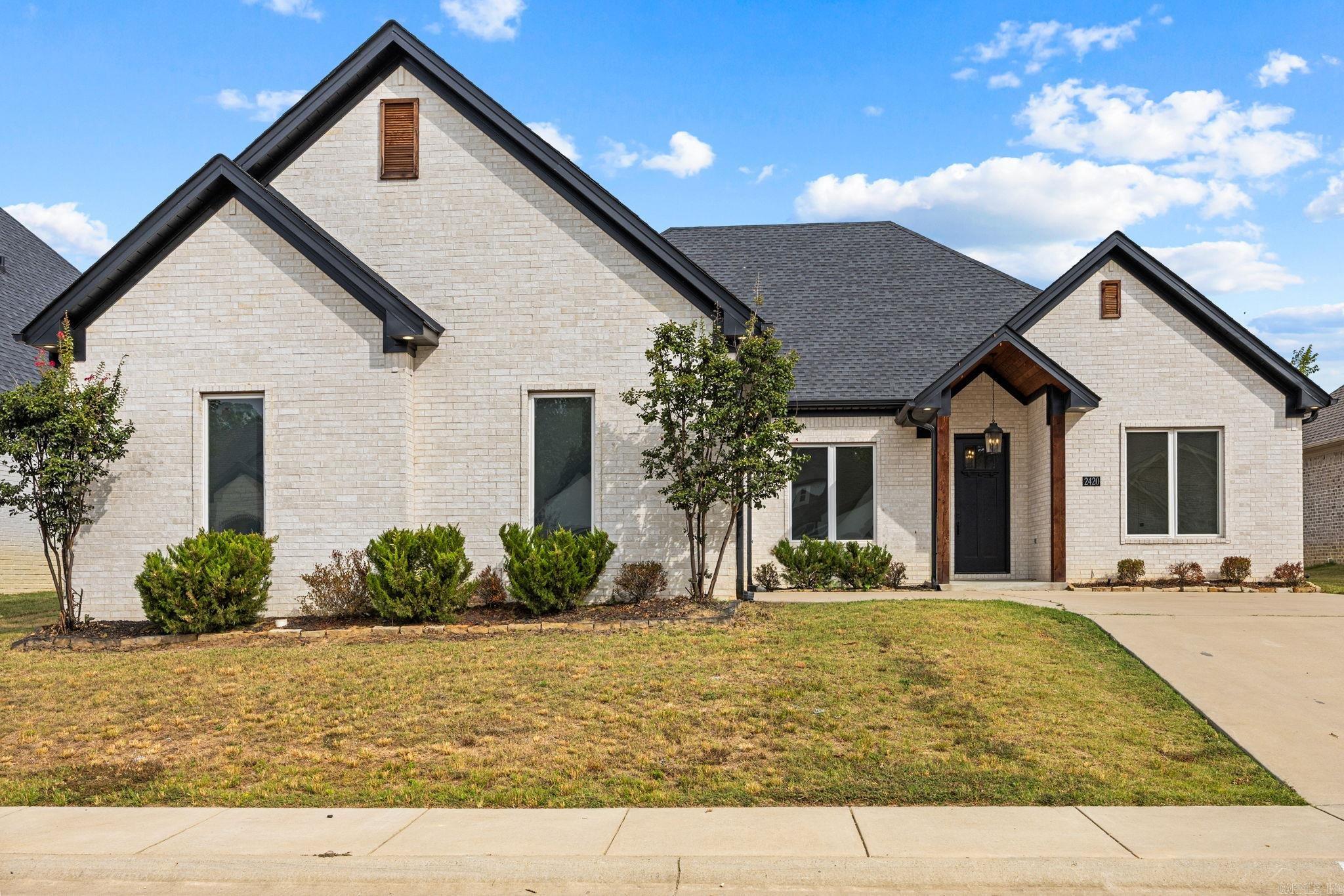 2420 Hurricane Gardens Drive — exterior