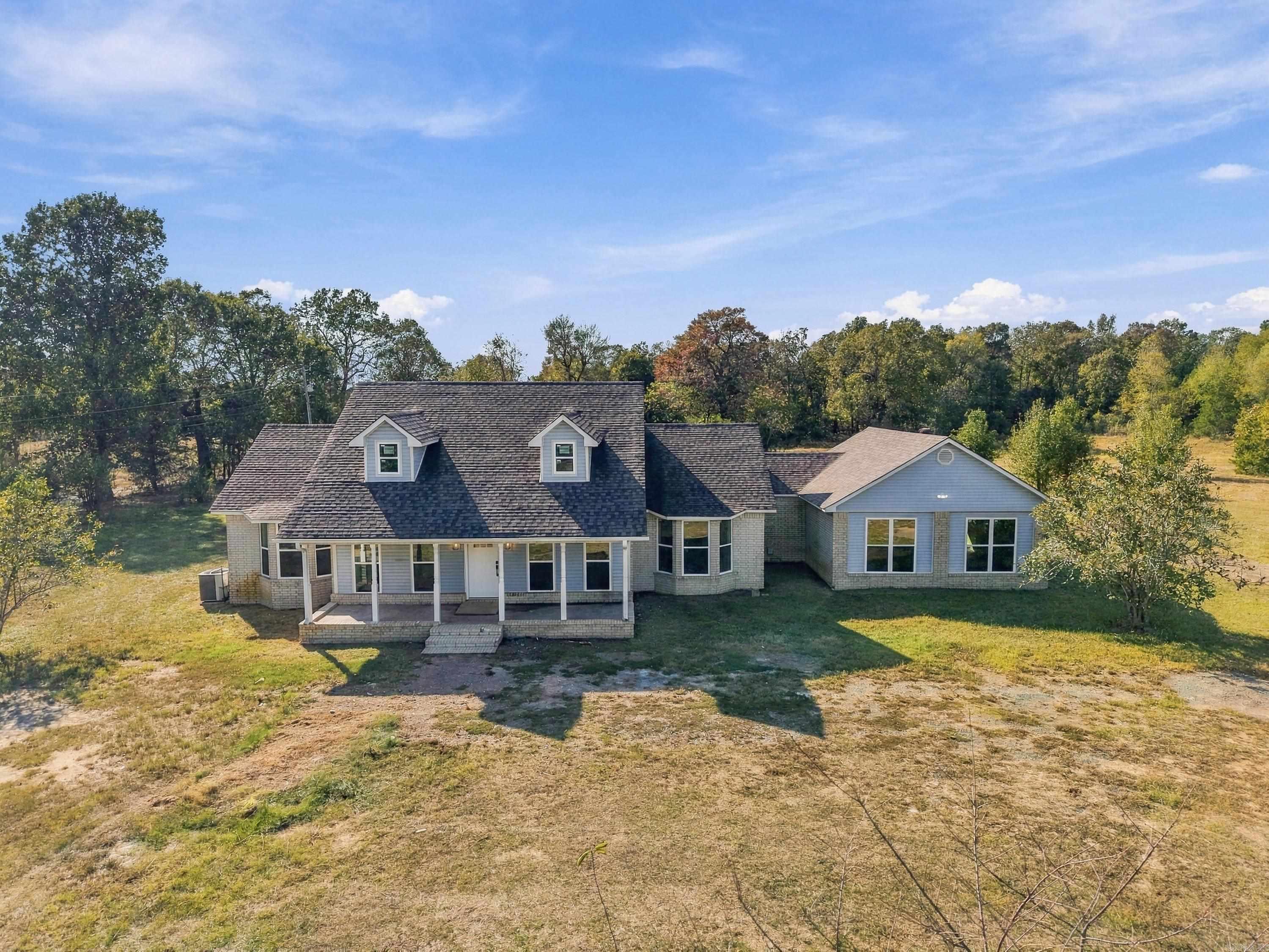 288 R G Davis Road — exterior