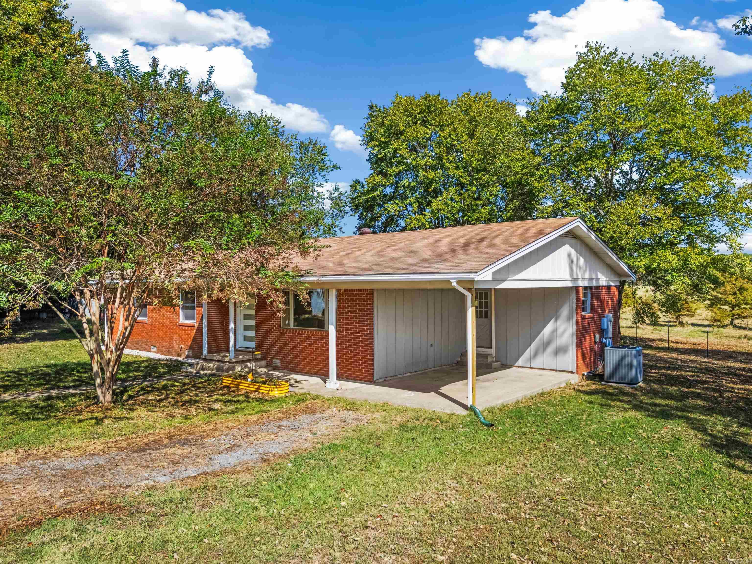 1664 Edgemont Road — exterior