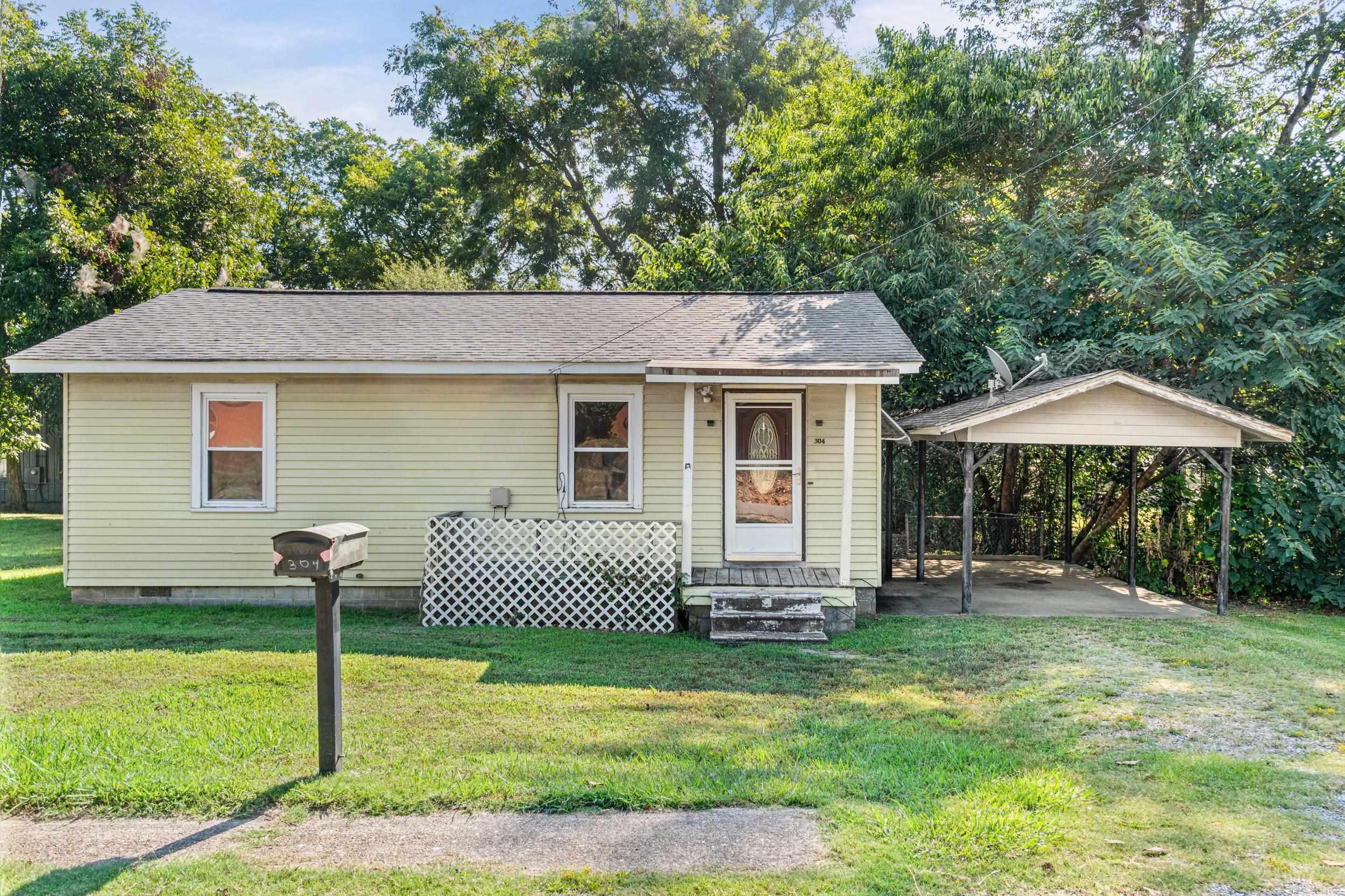 304 N Hickory — exterior