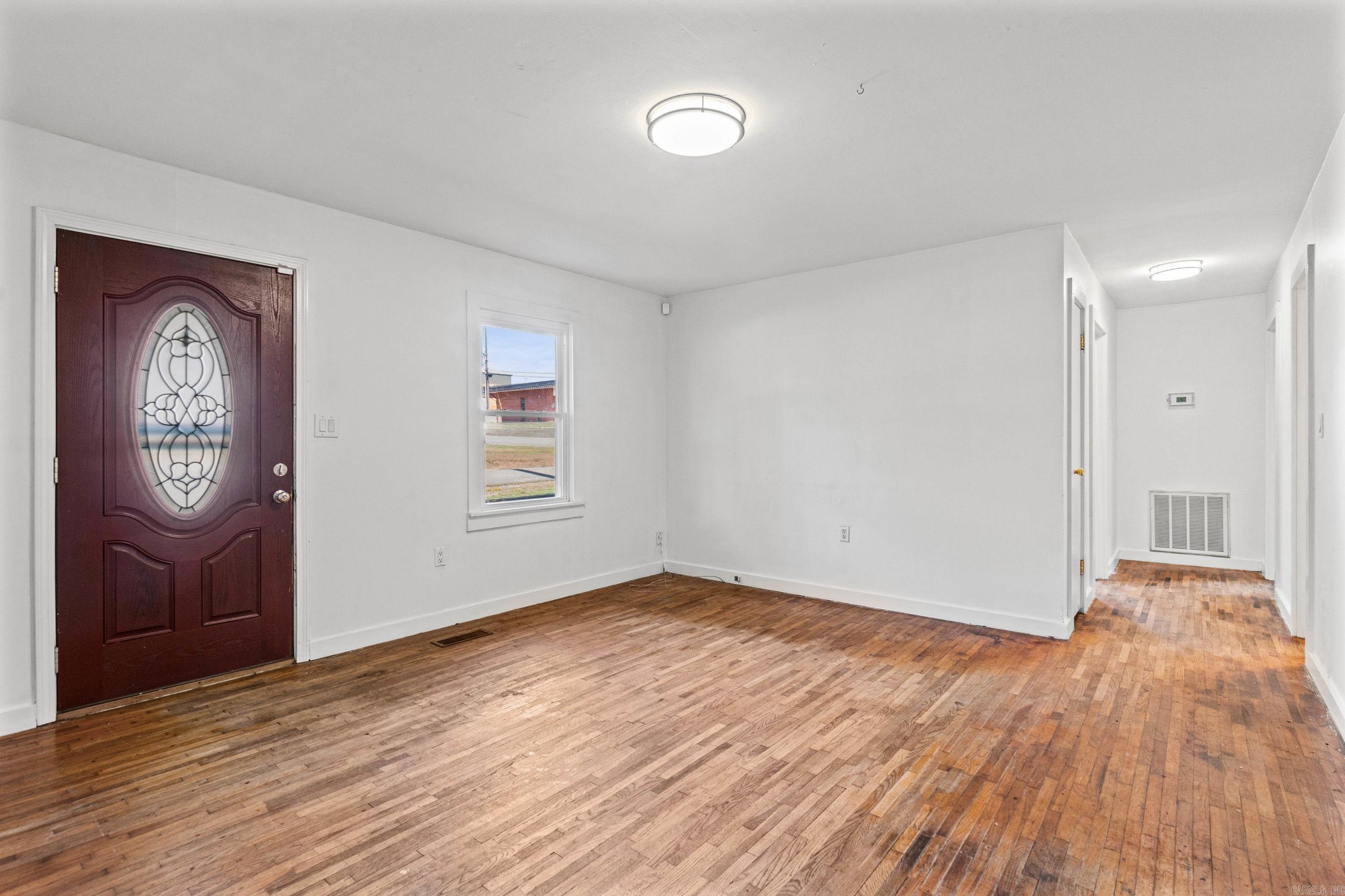 304 N Hickory — photo 3
