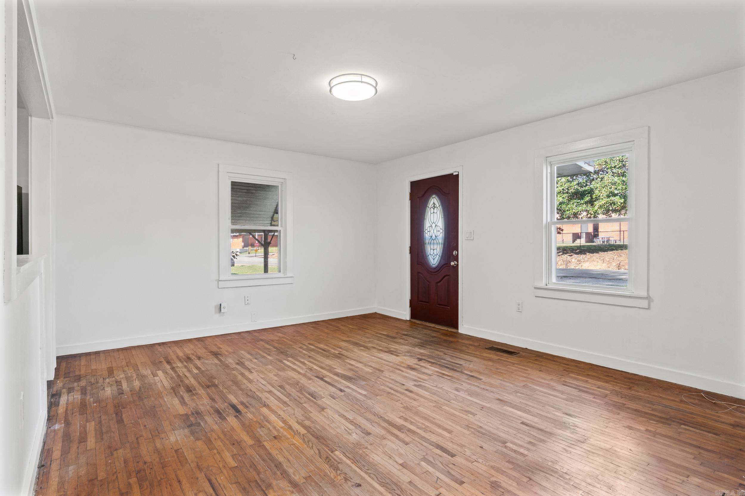 304 N Hickory — photo 4