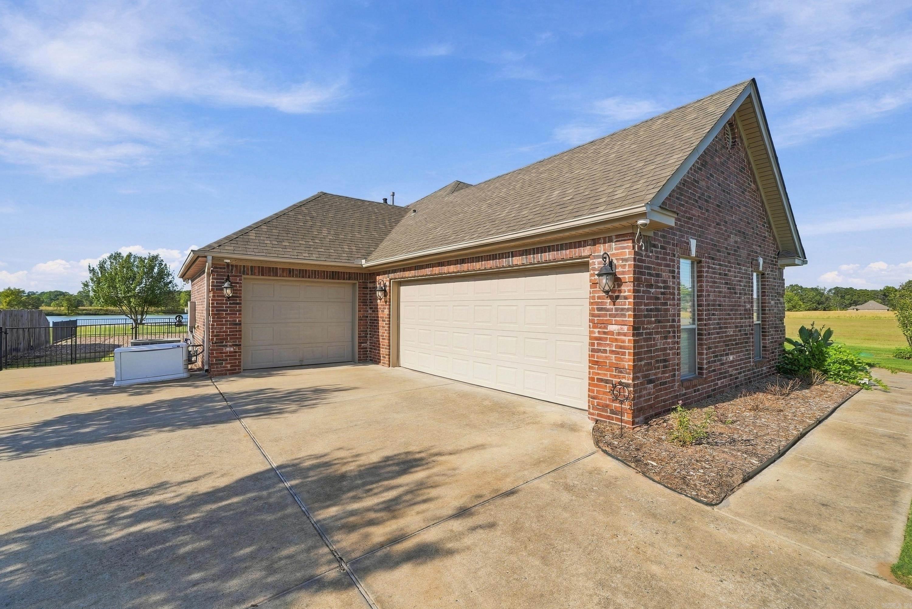 985 Mound View Drive — photo 2