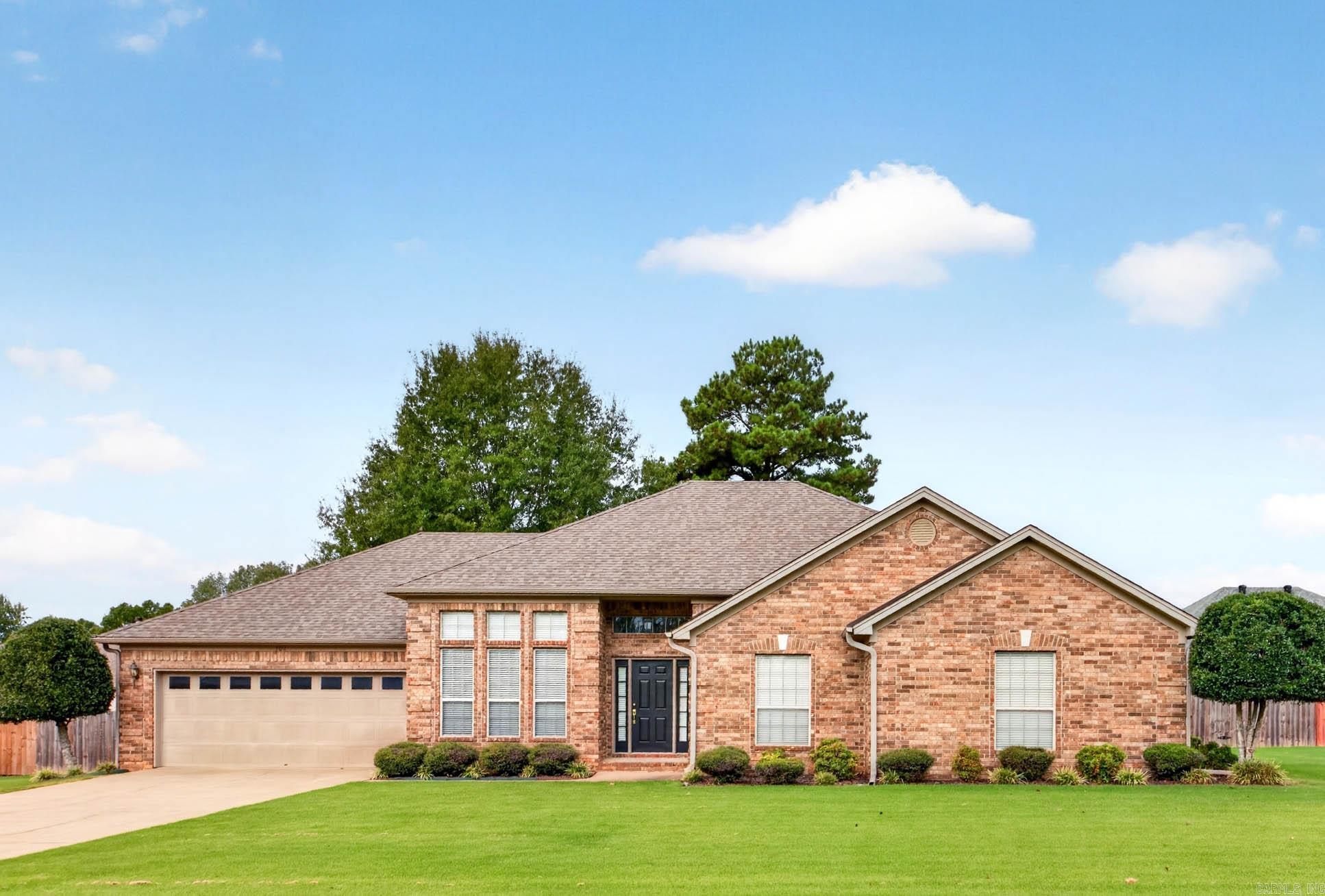 702 Oak View Drive — exterior