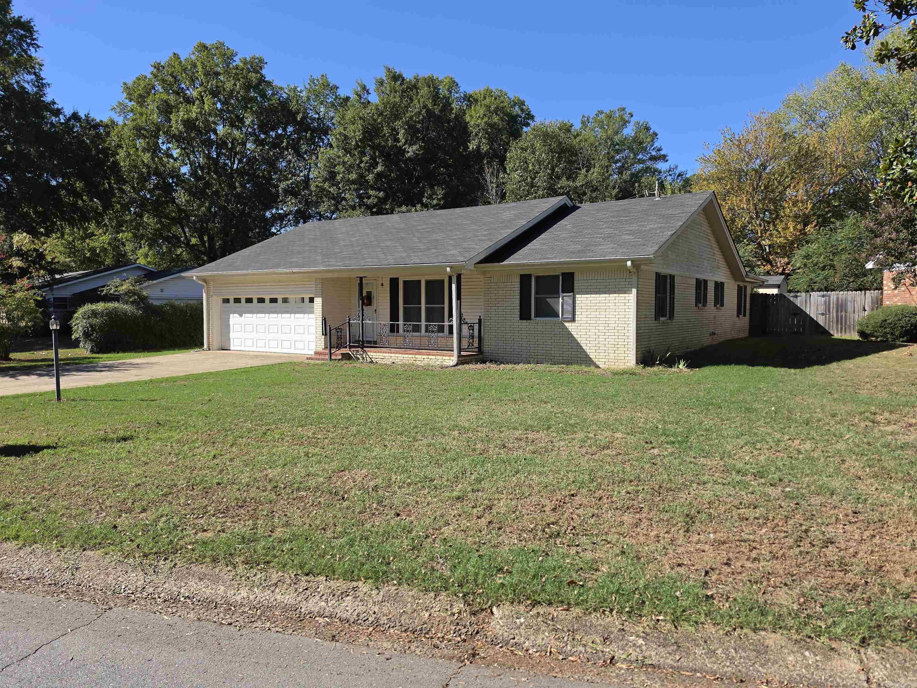 17 Dalewood — exterior