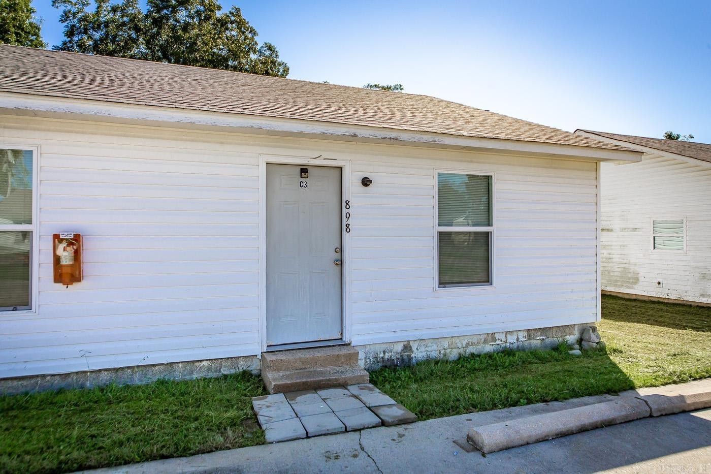898 W Myrtle Street — photo 2