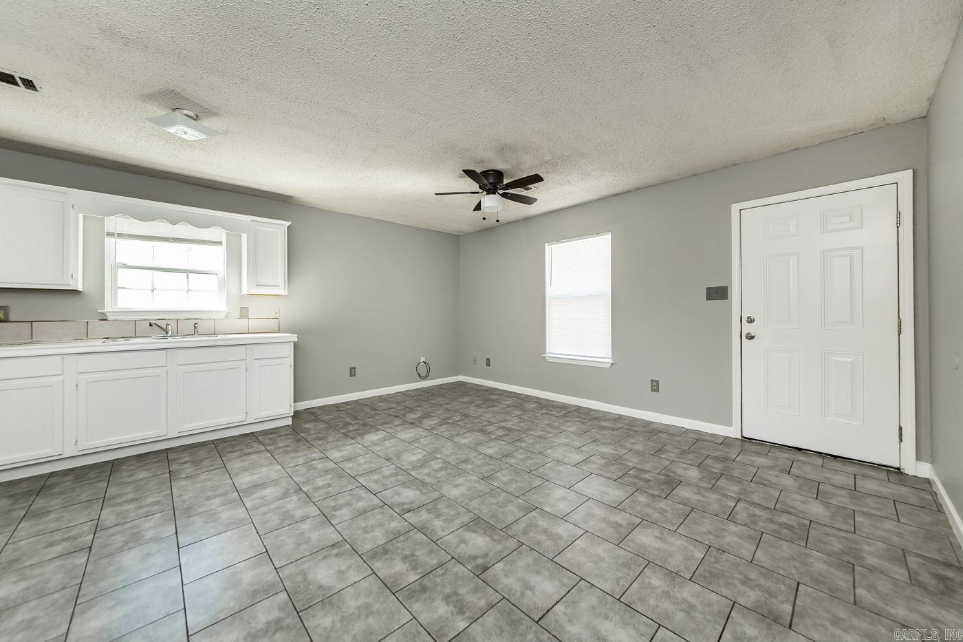 898 W Myrtle Street — photo 4