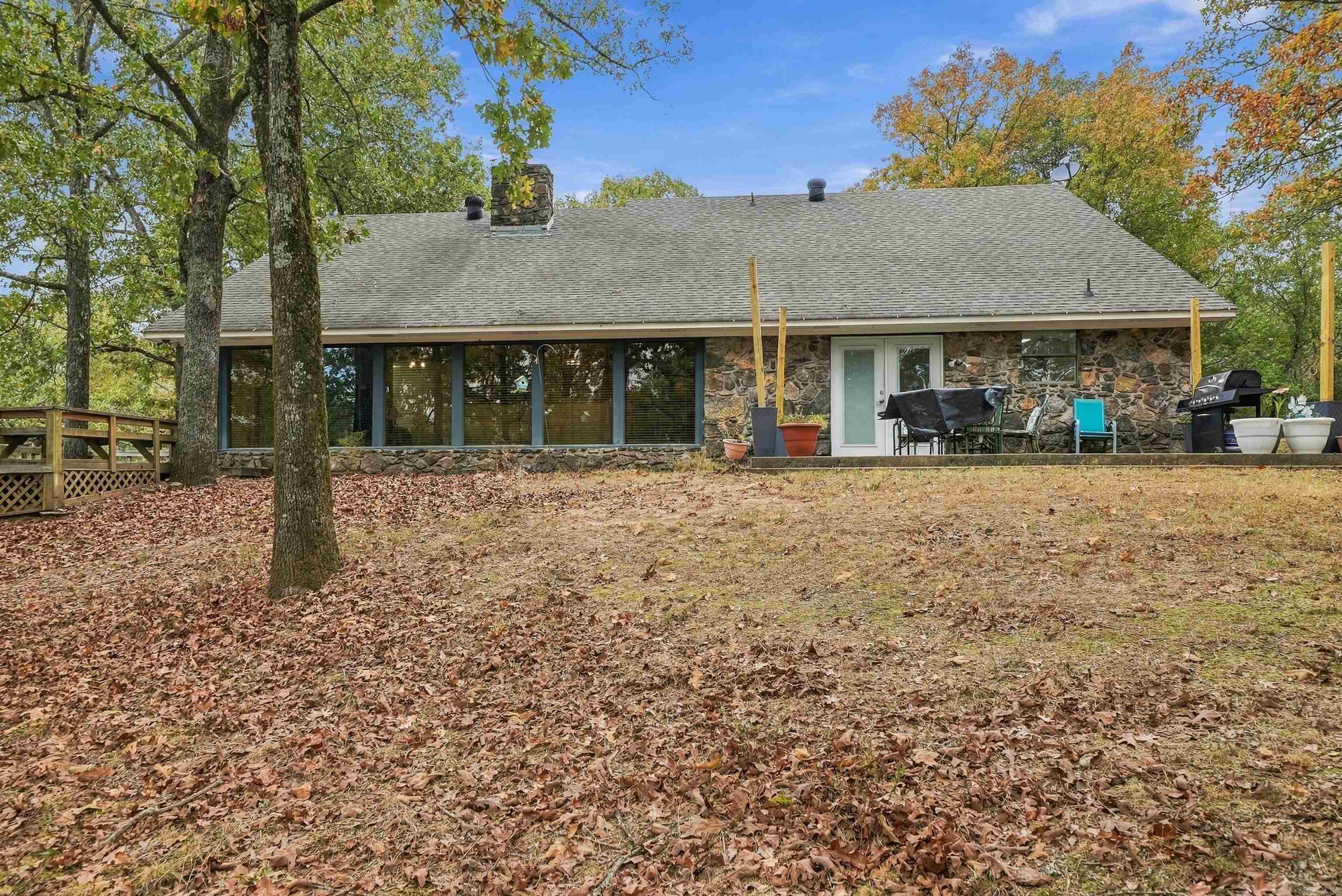 2 Caddo Dr — exterior