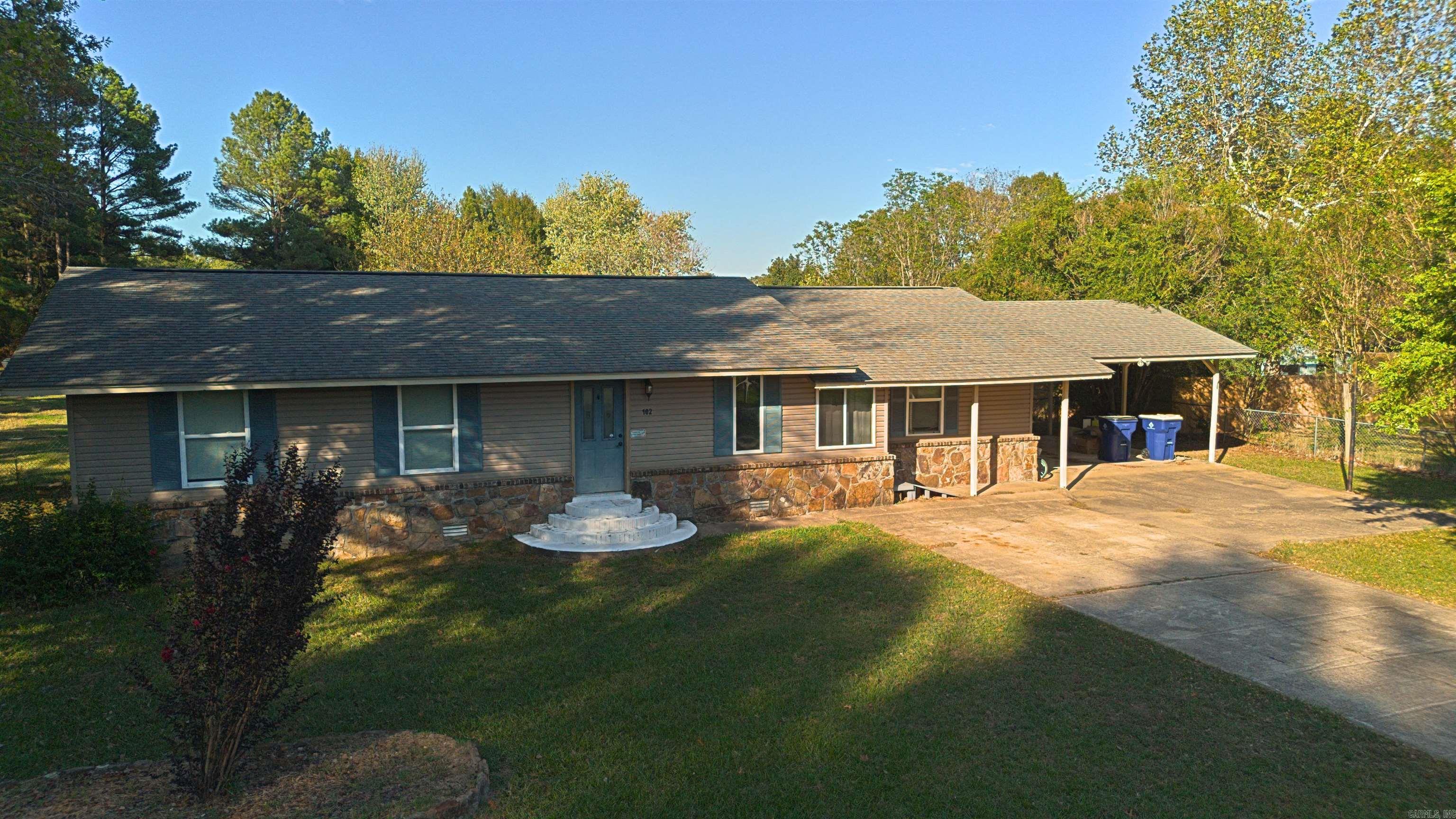 102 Brungardt Drive — exterior