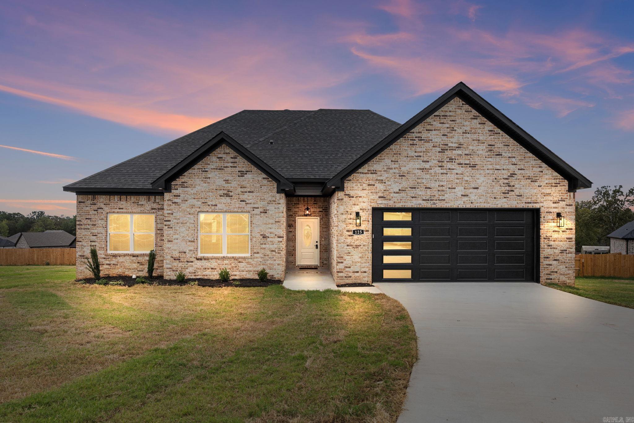 125 Michael Drive — exterior