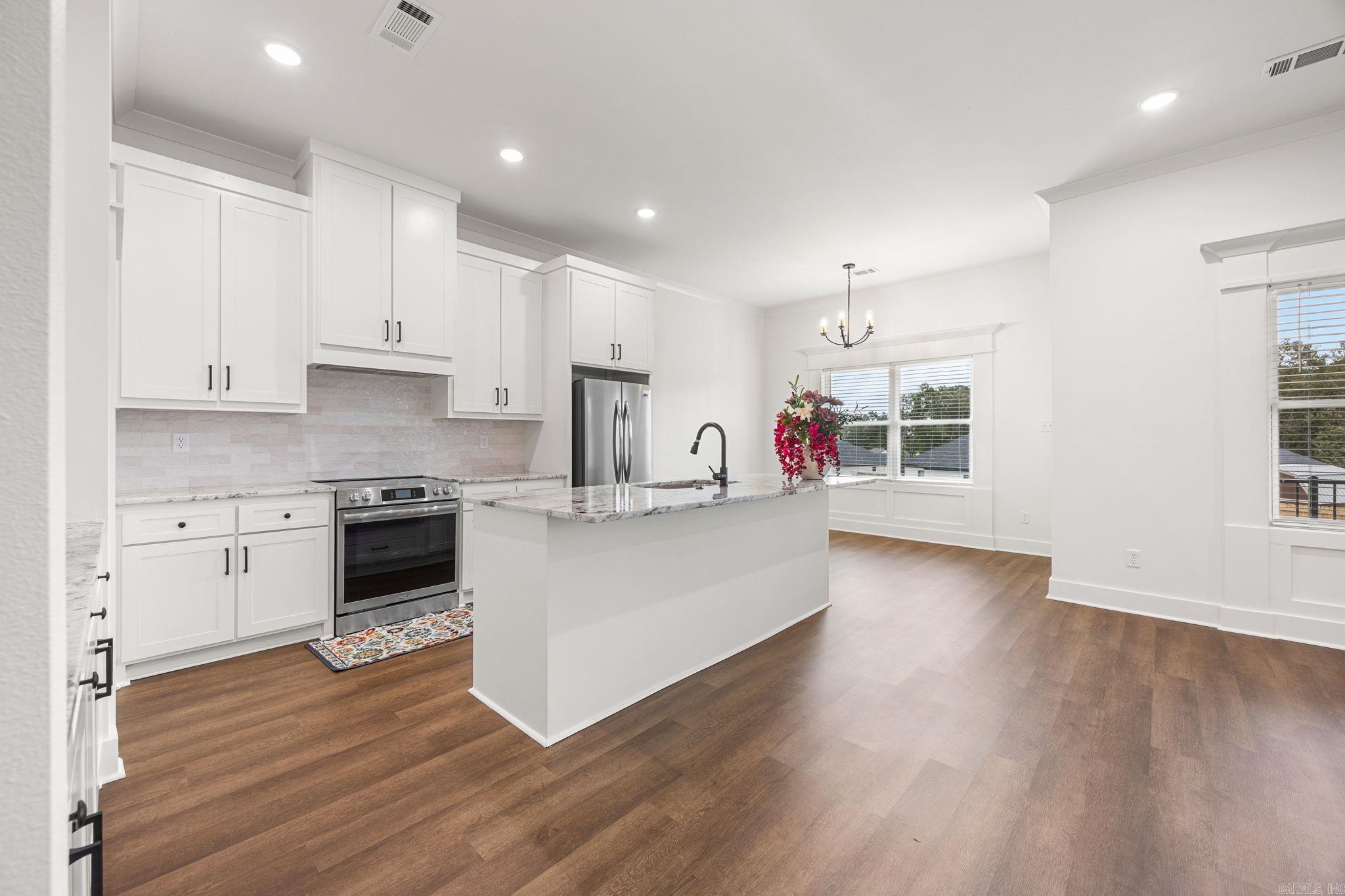 125 Michael Drive — photo 4