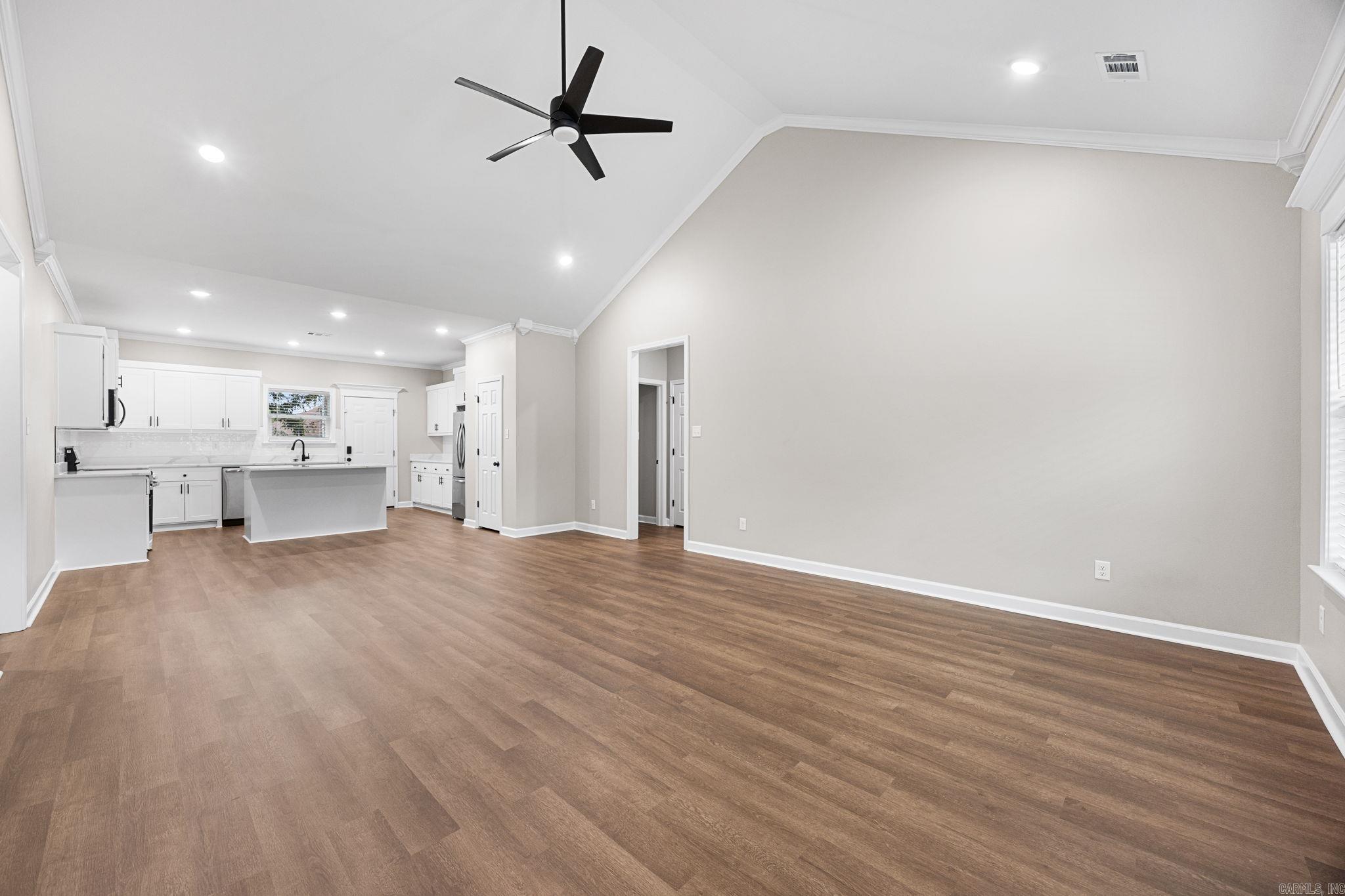 105 Christian Lane — photo 3