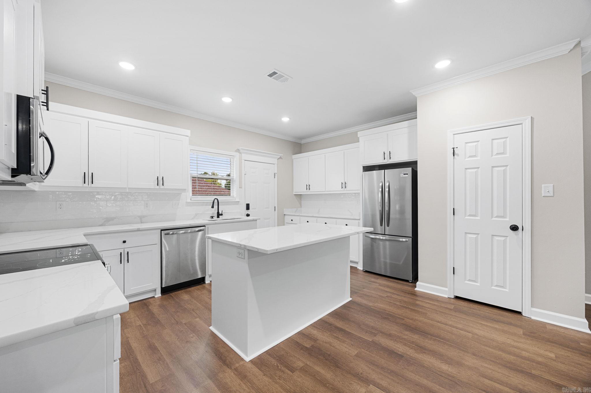 105 Christian Lane — photo 4