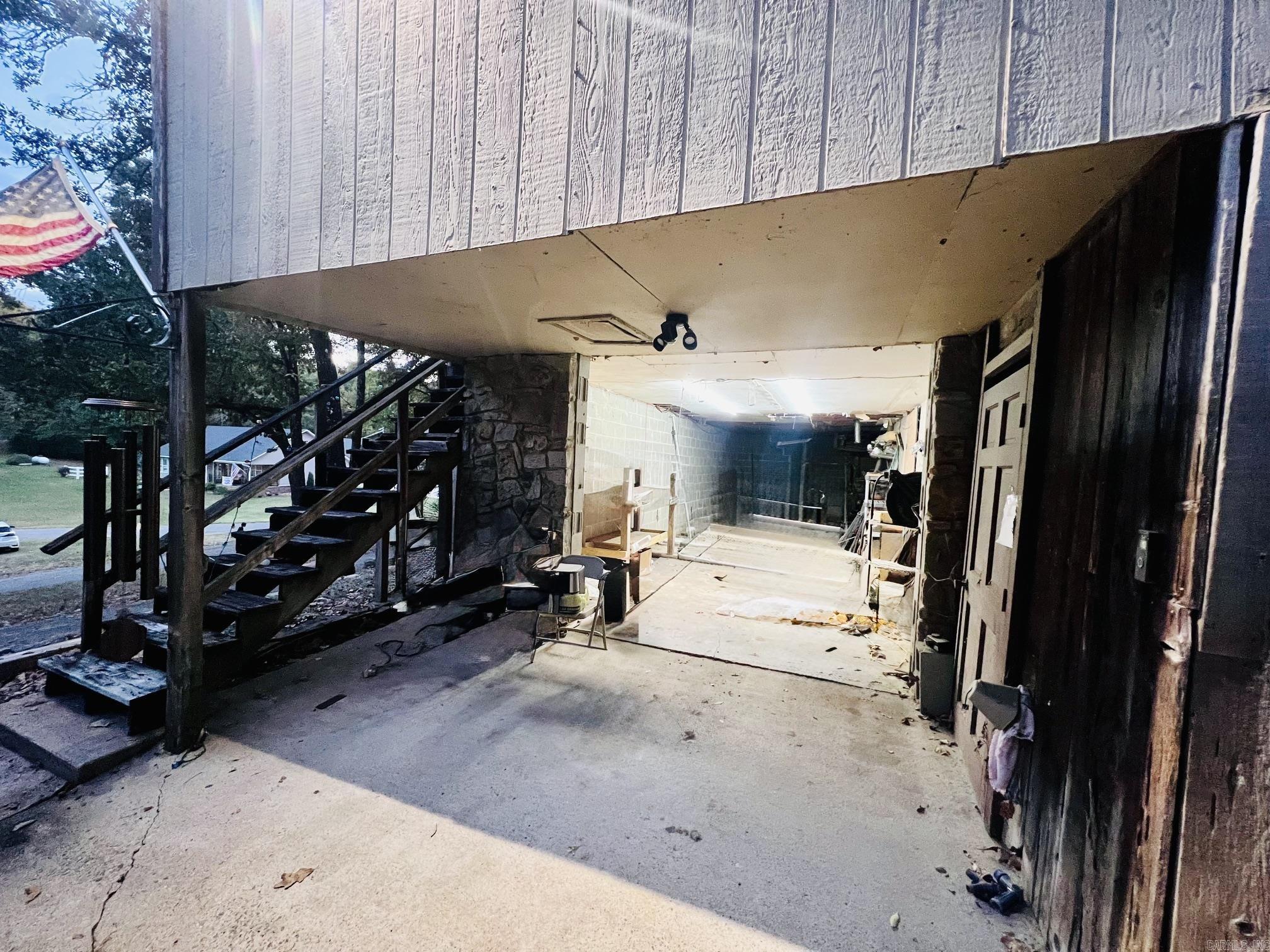 306 Lake Front Drive — photo 2