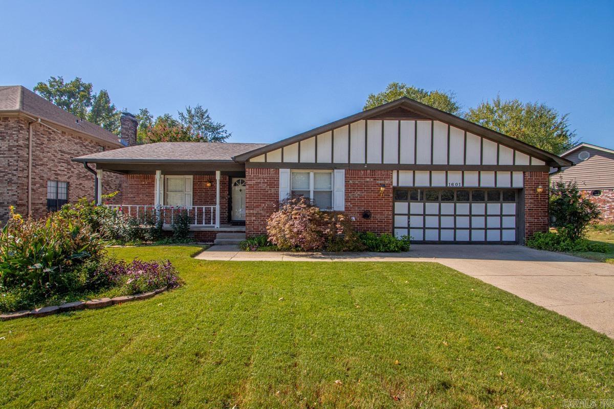 1601 Coolhurst — exterior