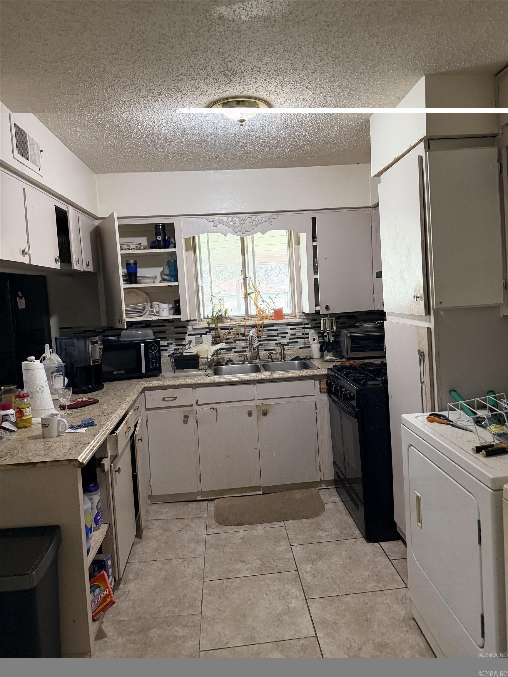 216 Mills Street — photo 3