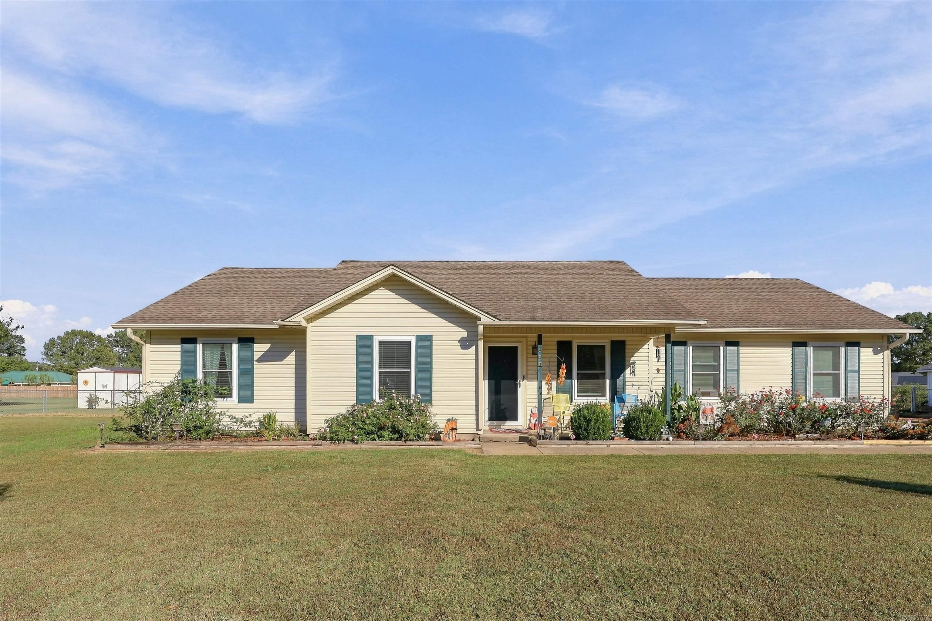 385 Crossroads — exterior