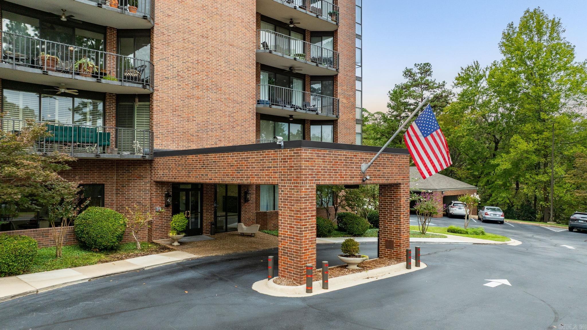 1 Treetops Lane — exterior
