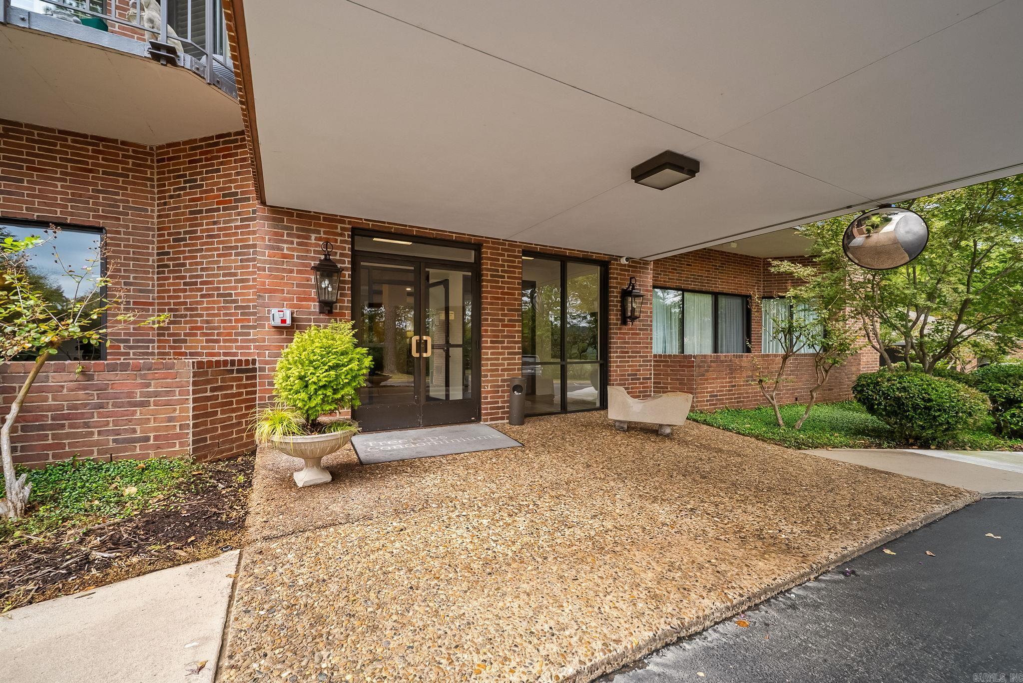 1 Treetops Lane — photo 2