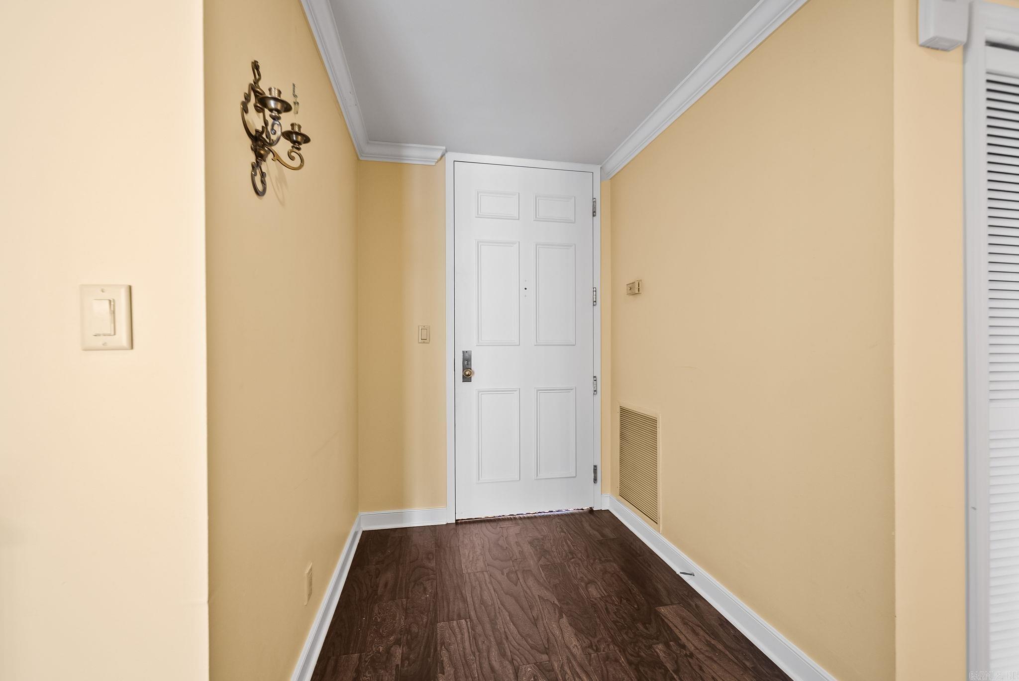 1 Treetops Lane — photo 4
