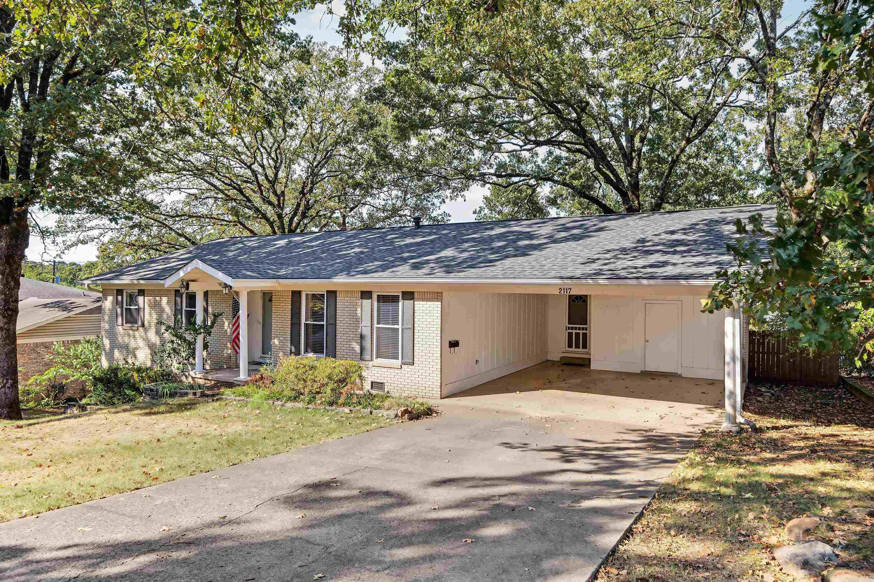 2117 Middleton Drive — photo 2